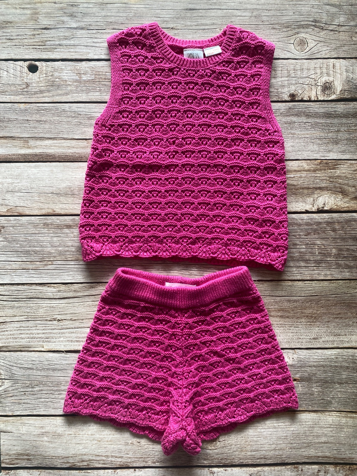 Completo Maglia Senza Maniche e Shorts in Maglia Fucsia