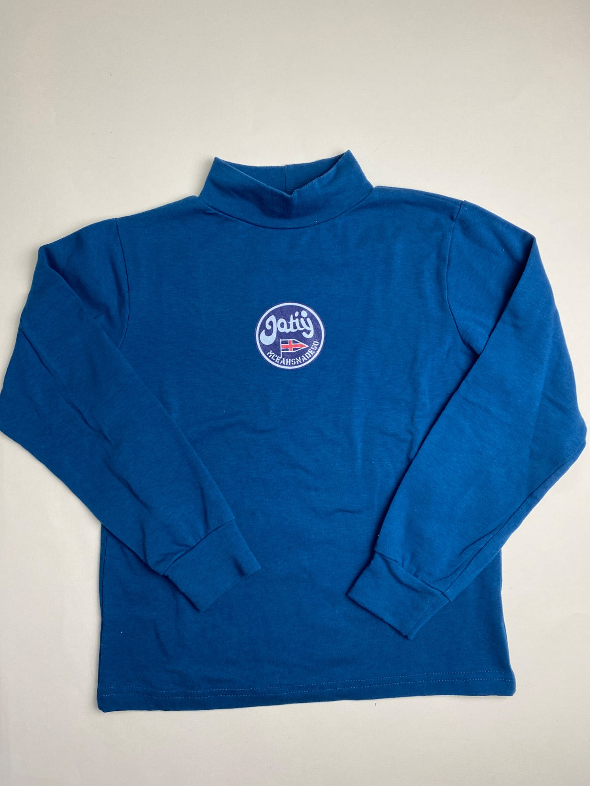 Maglia a collo alto blu a maniche lunghe