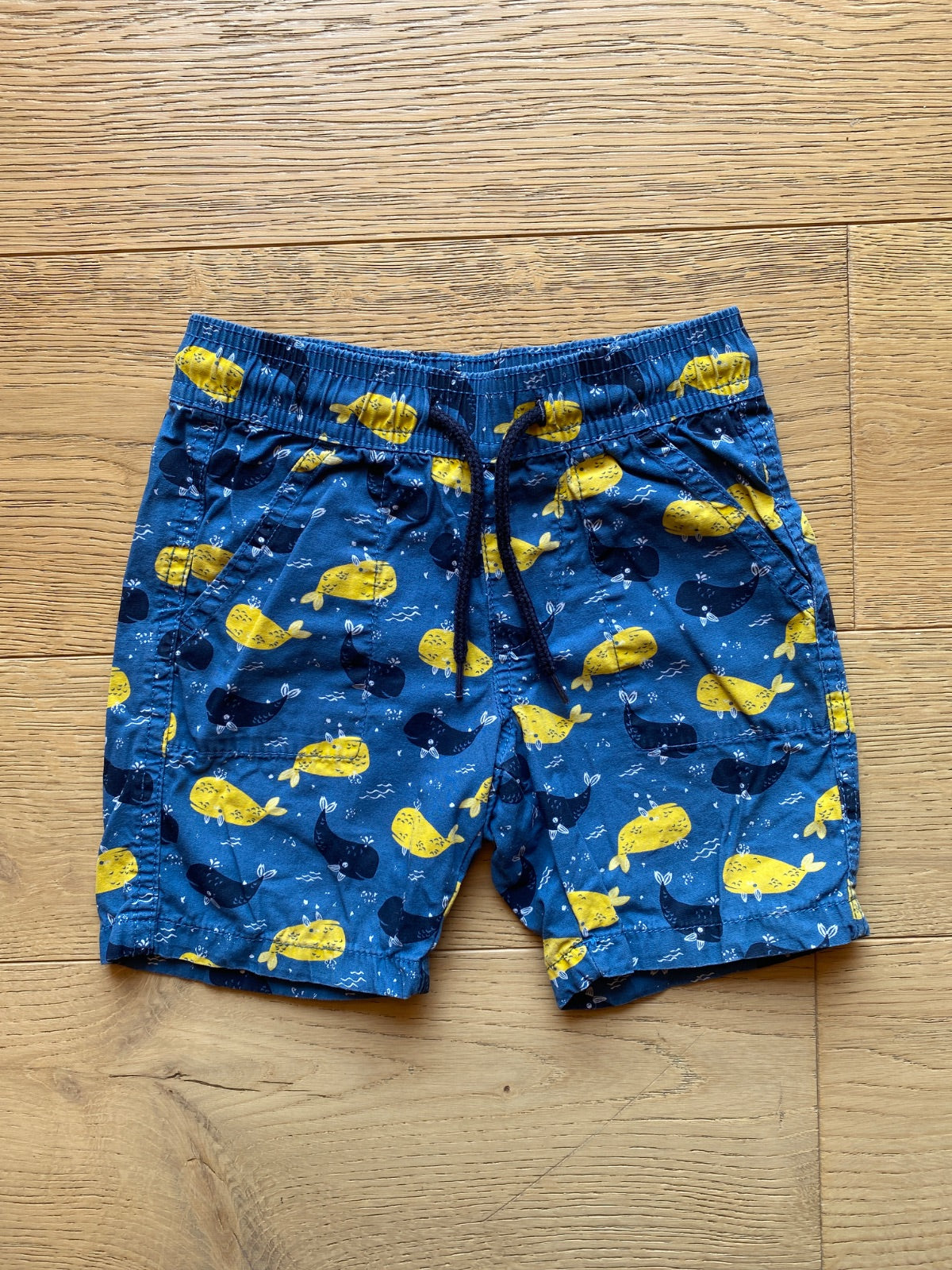 Pantaloncini per bambini con stampa balene