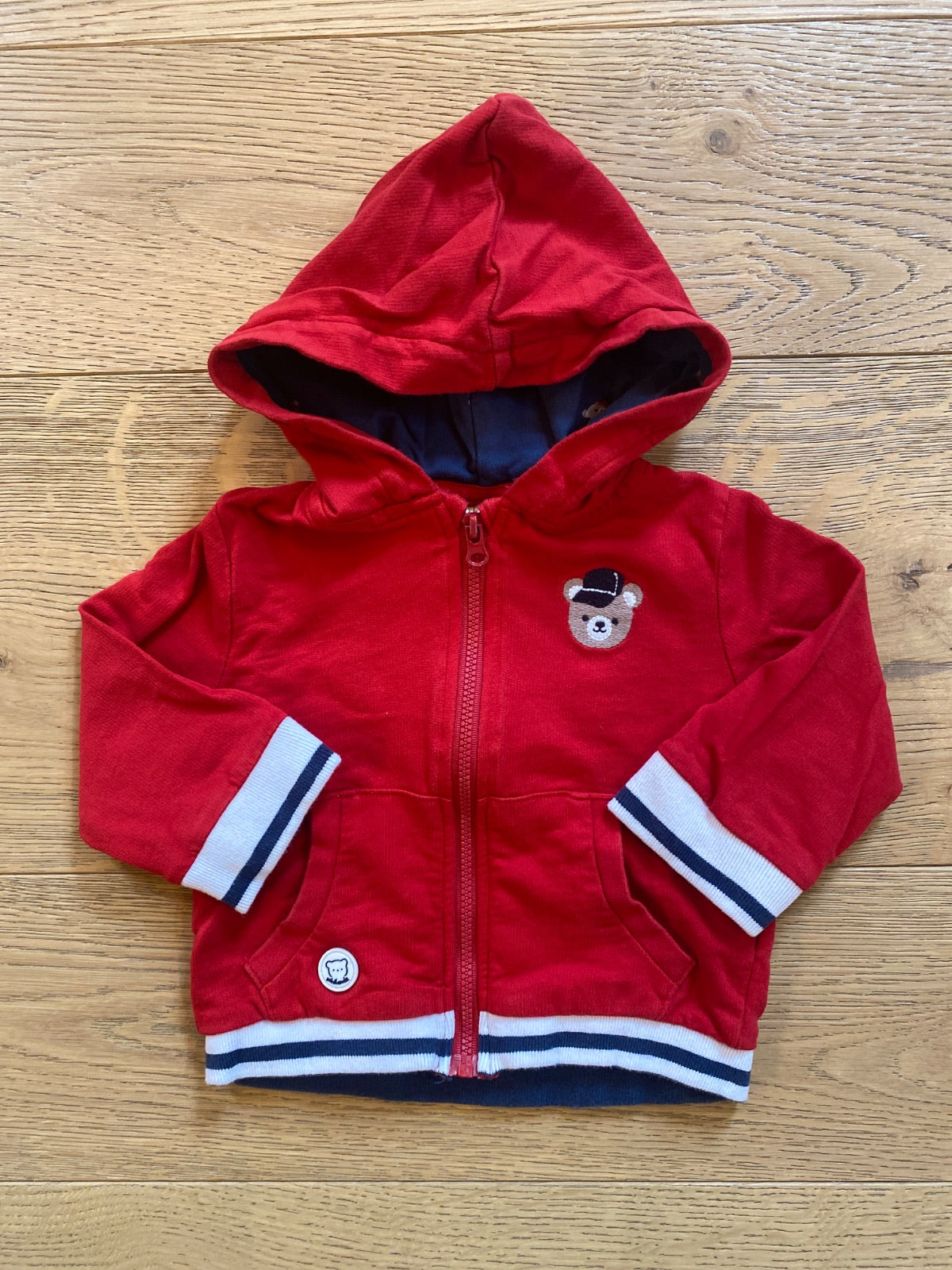 Felpa con cappuccio rossa per neonato/bambino con orsetto ricamato