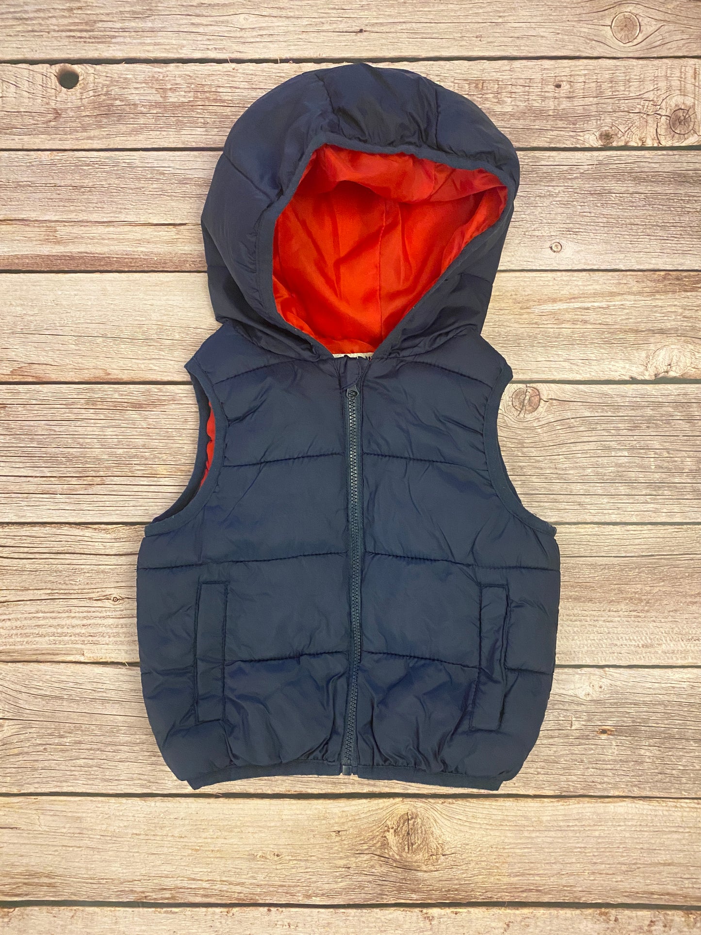 Gilet imbottito con cappuccio