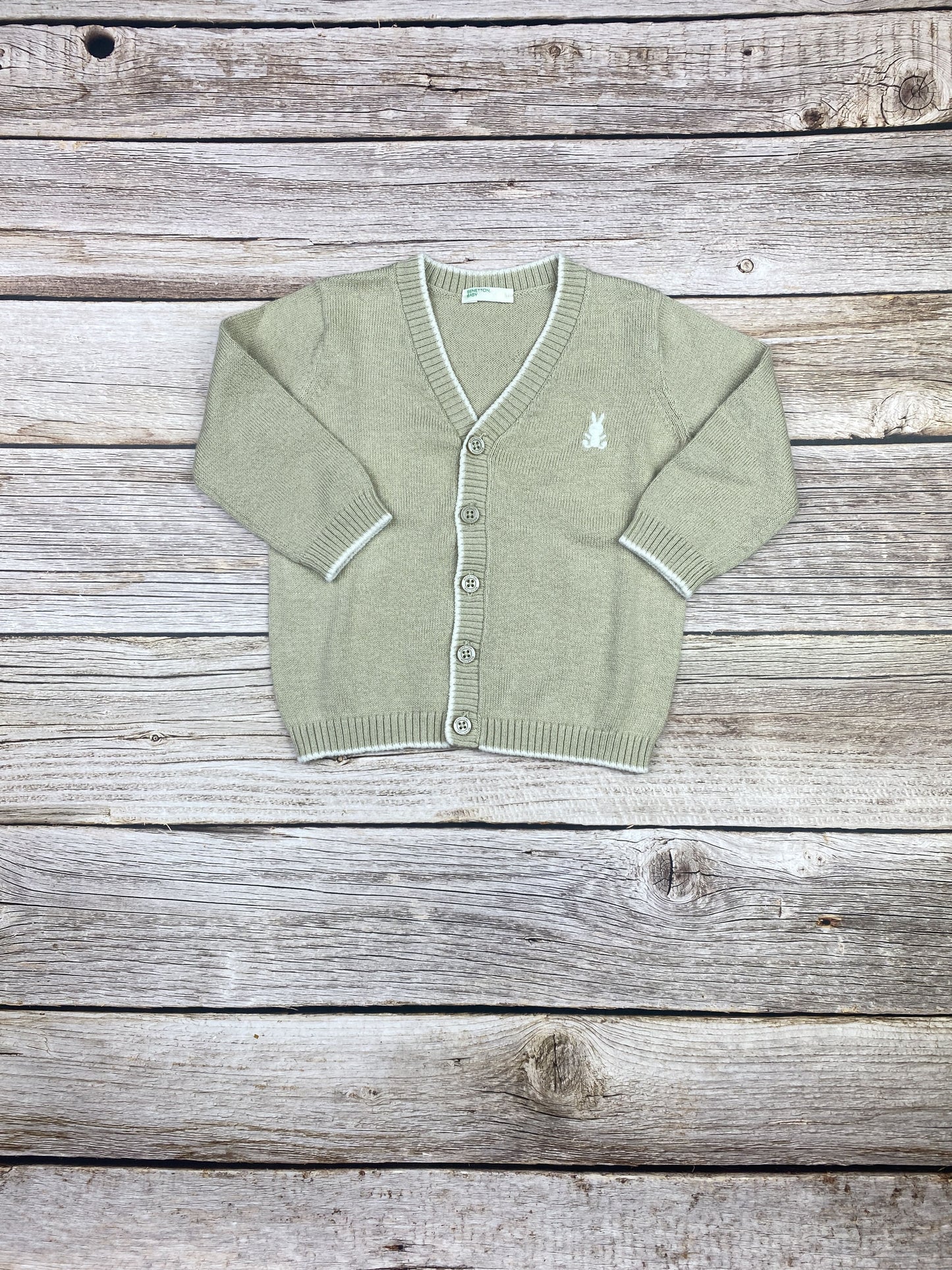 Maglione con bottoncini