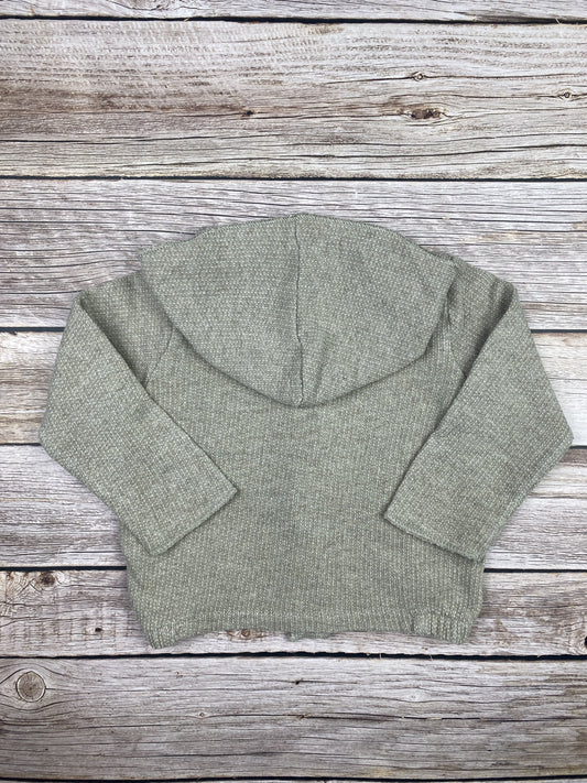 Maglione con cappuccio e bottoncini