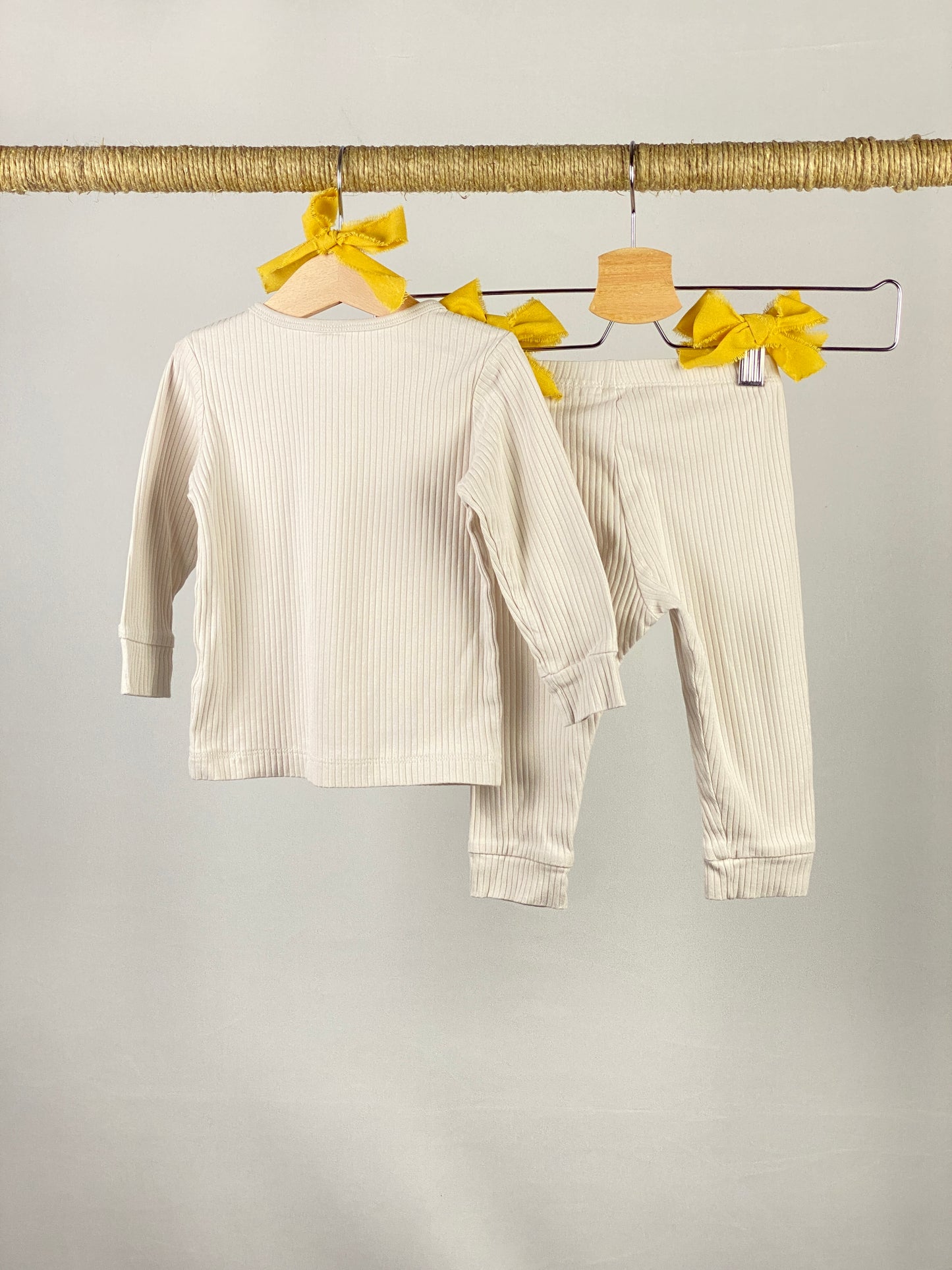 Set pantaloni lunghi e t-shirt manica lunga