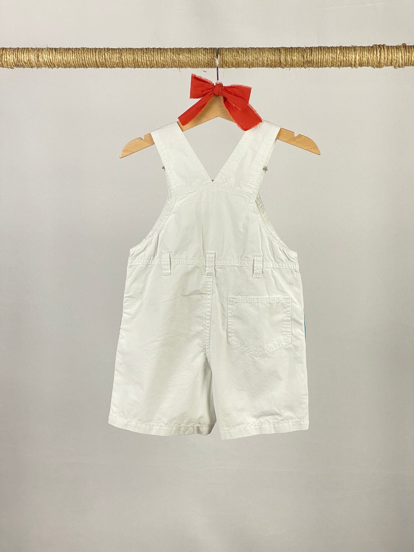 Salopette con pantalone corto