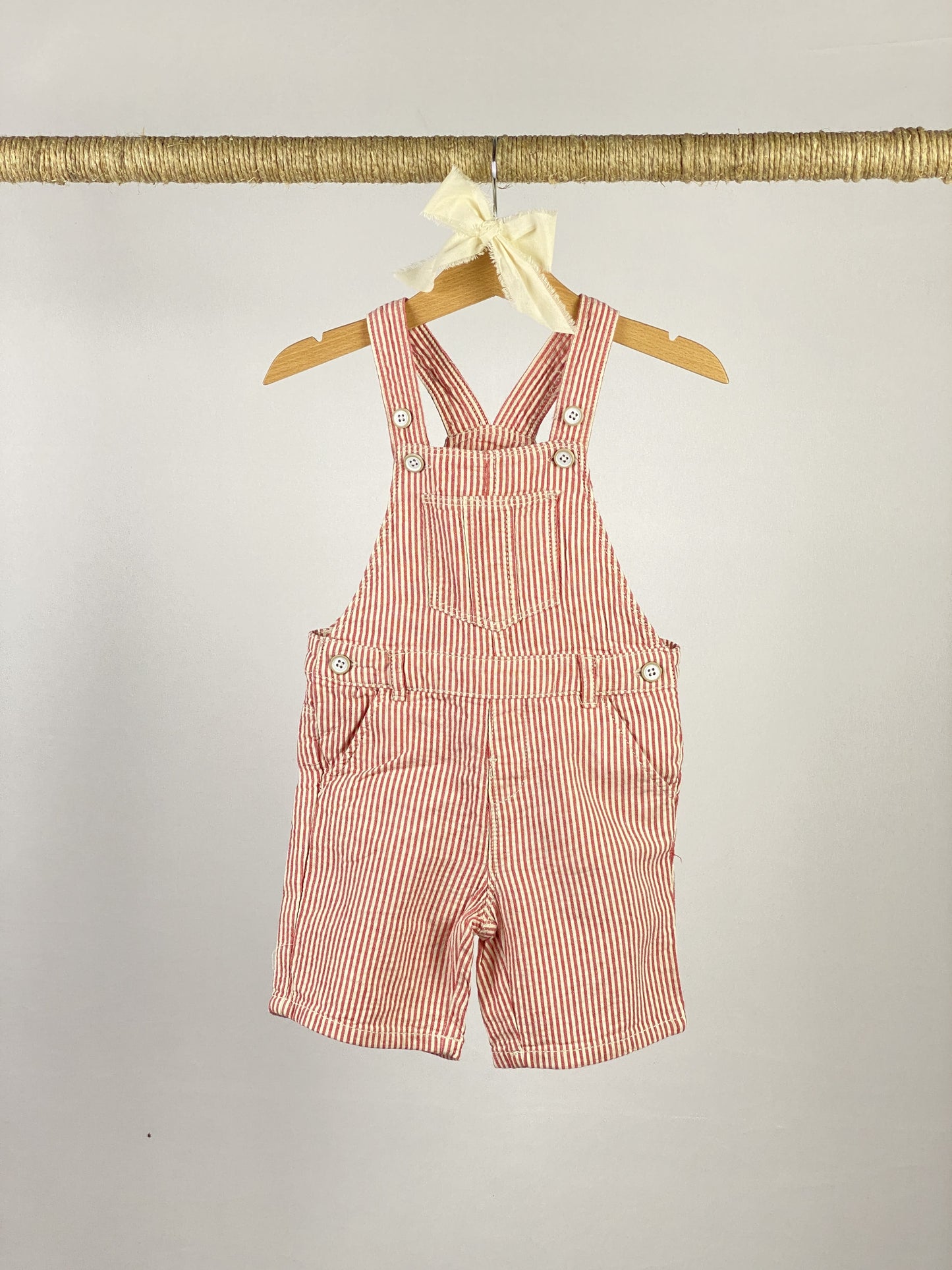 Salopette con pantaloncini