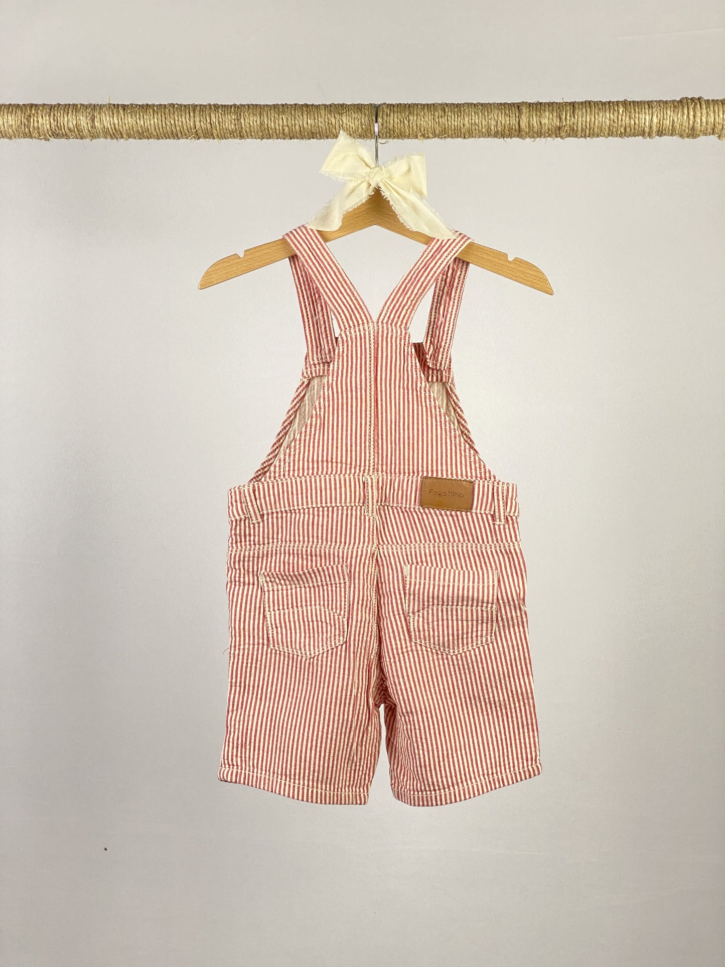 Salopette con pantaloncini