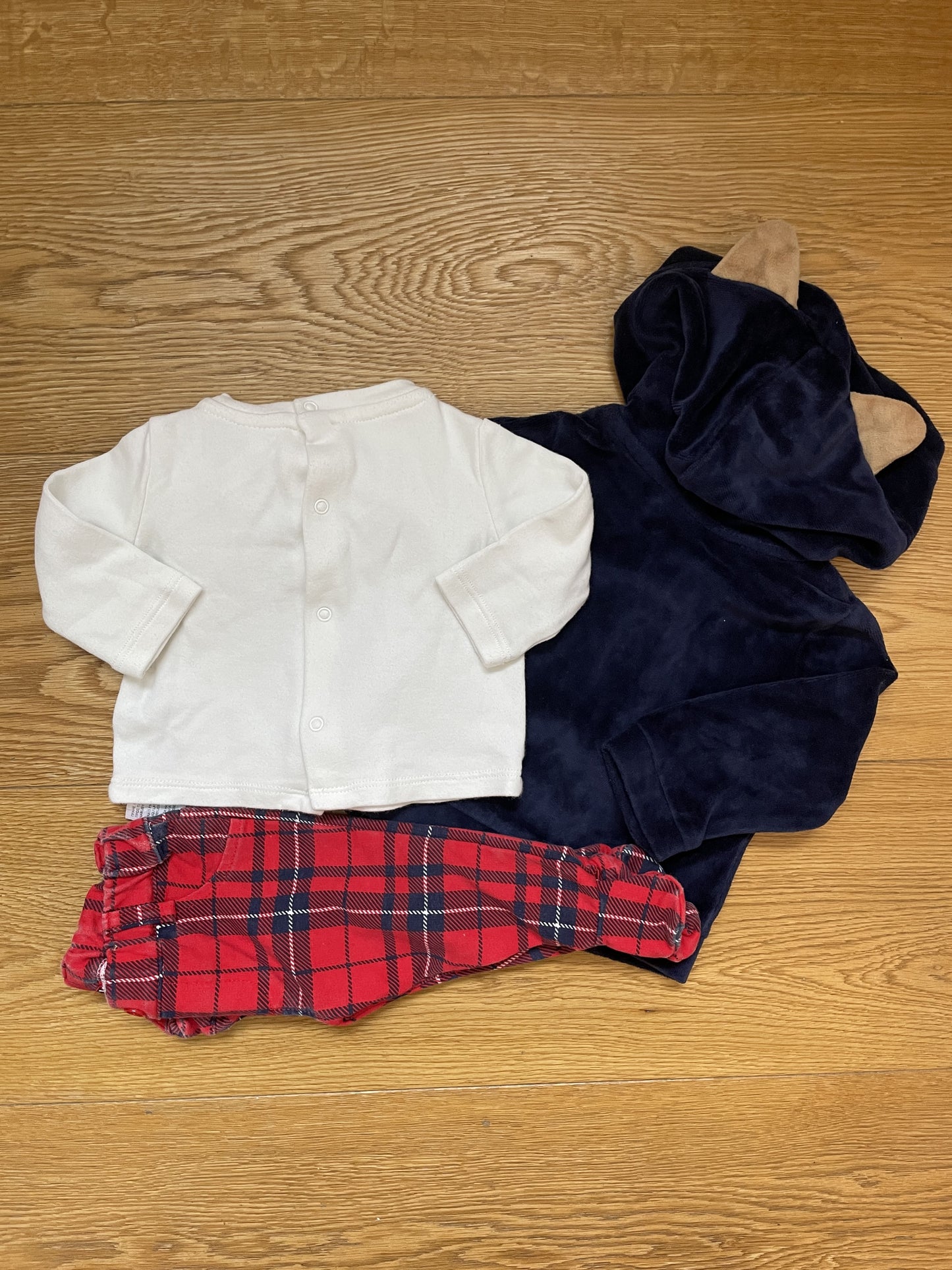 Set felpa, pantalone e t-shirt