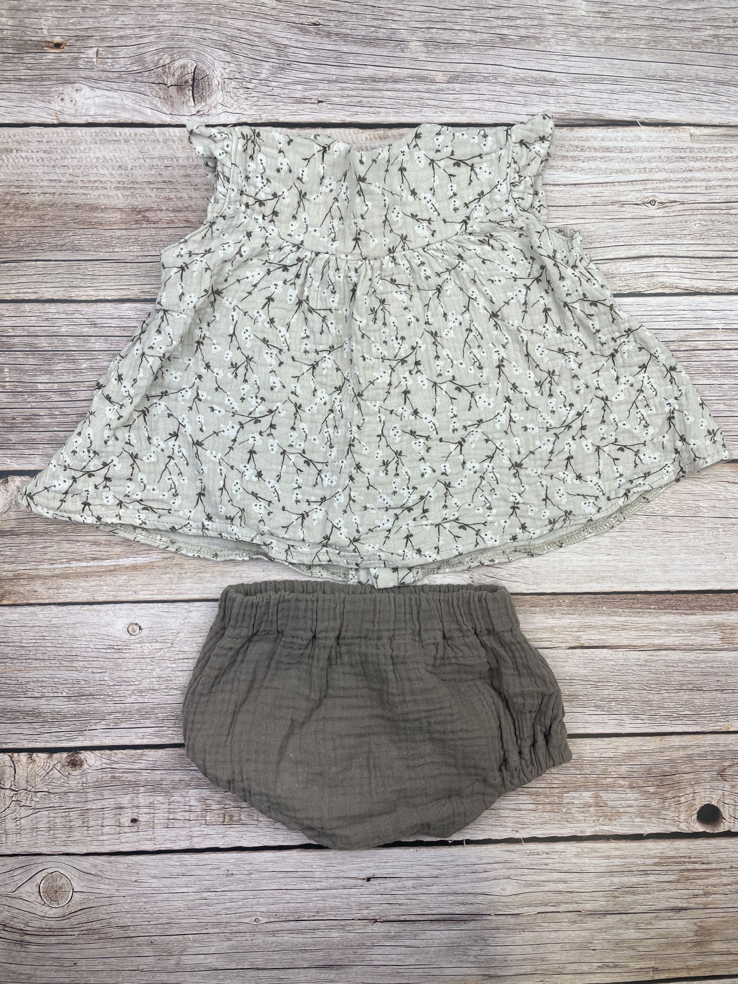 Set t-shirt senza manica e pantaloncino