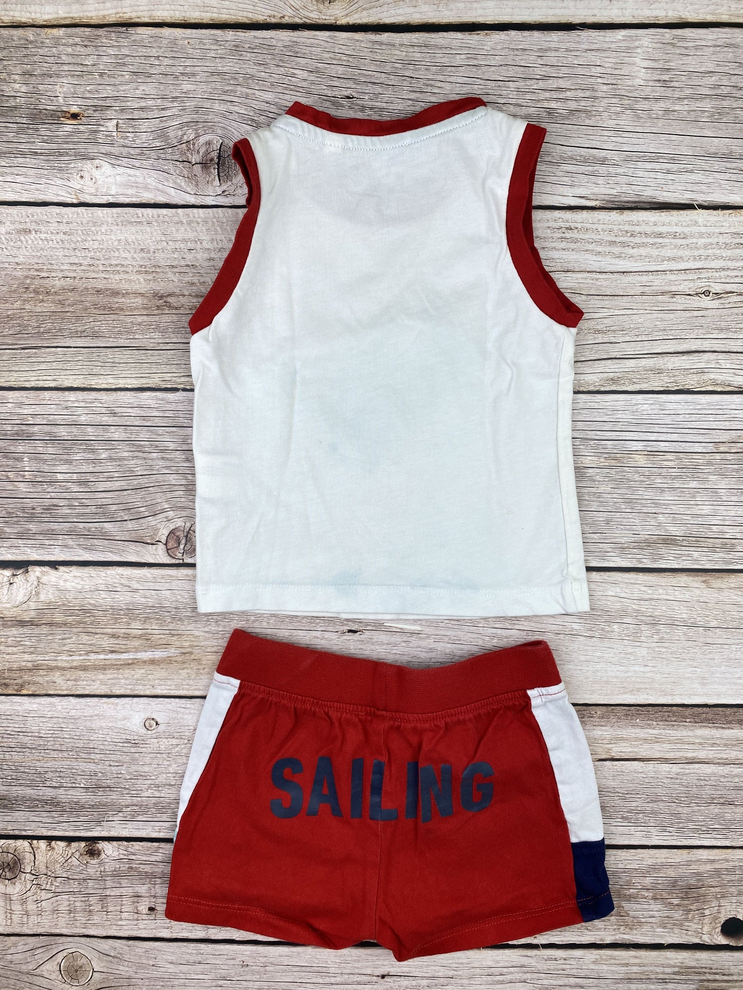 Set t-shirt senza manica e pantaloncino