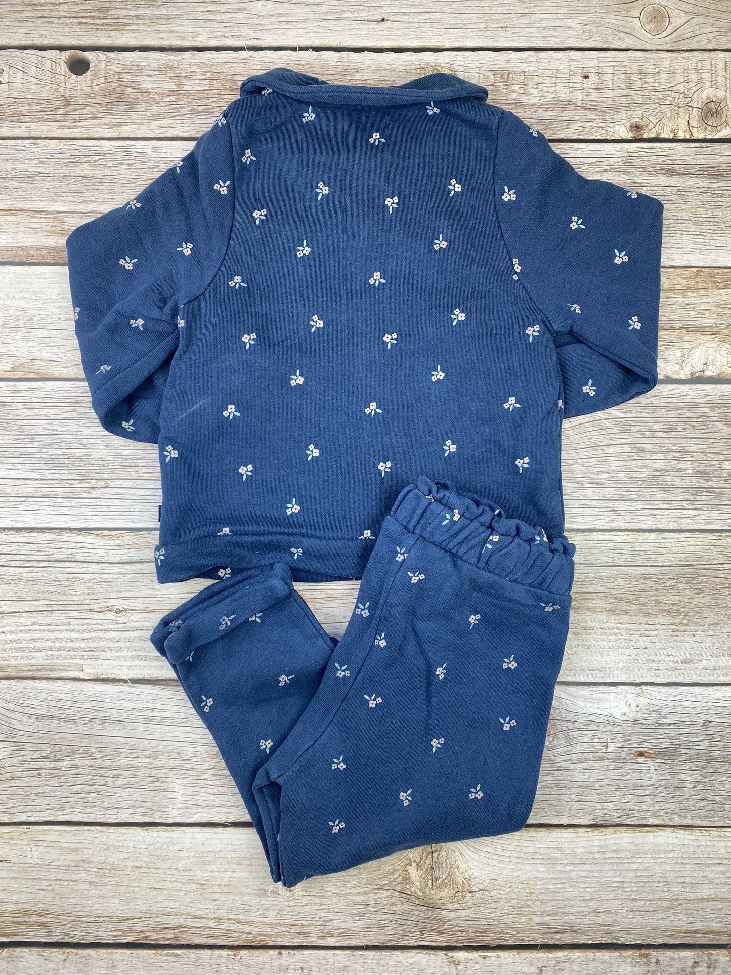 Set felpa girocollo con bottoni e pantalone