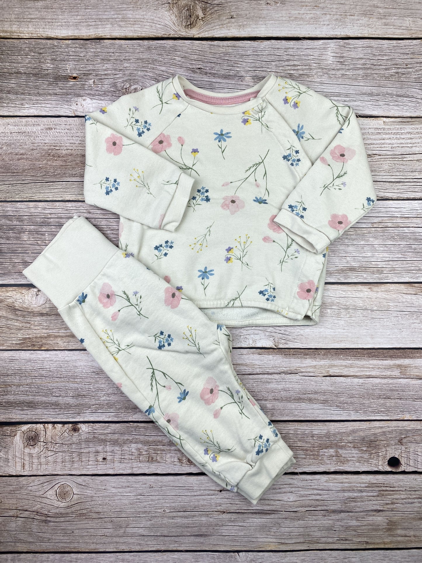 Set t-shirt e pantalone