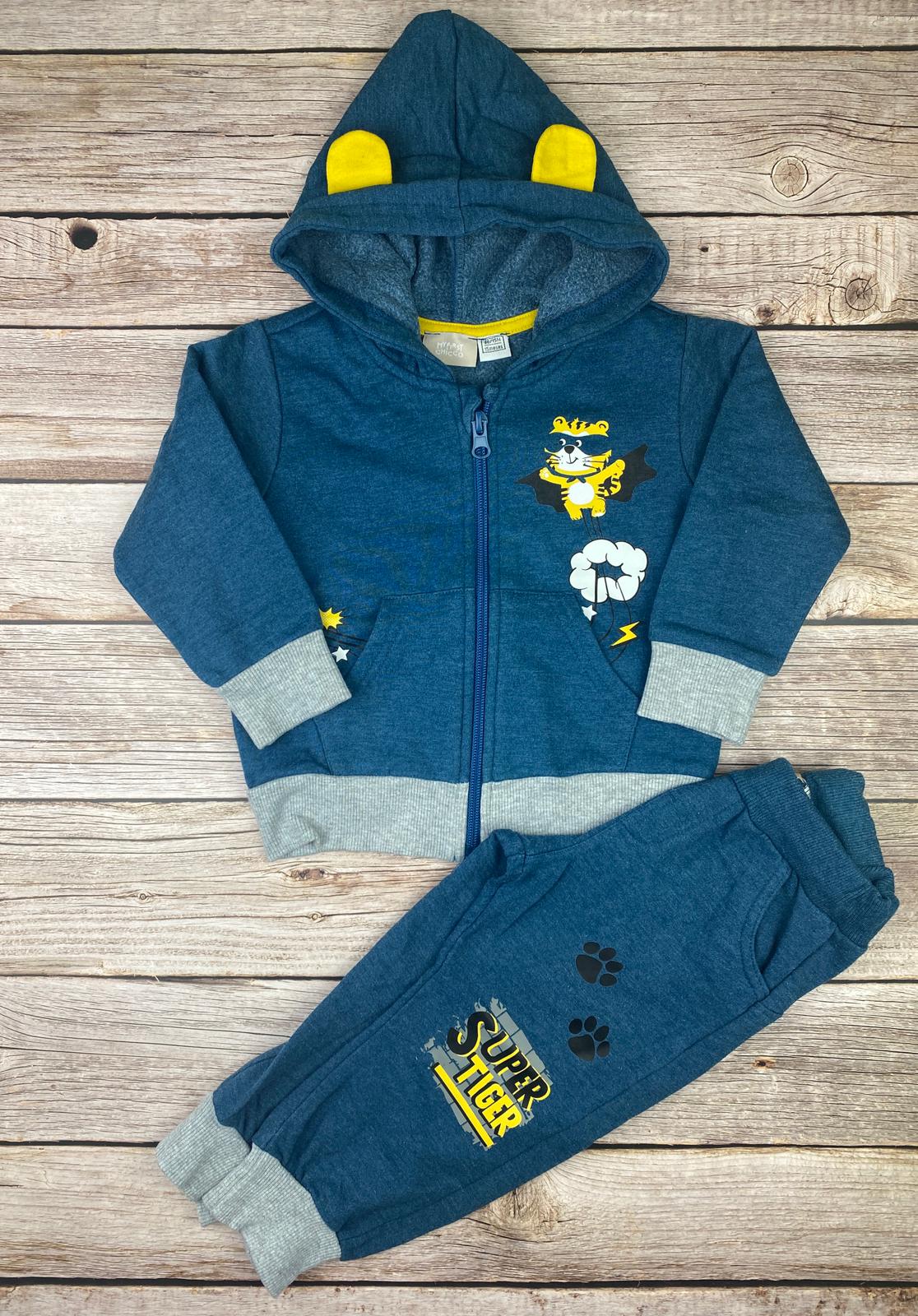 Completo pantalone e felpa con cappuccio