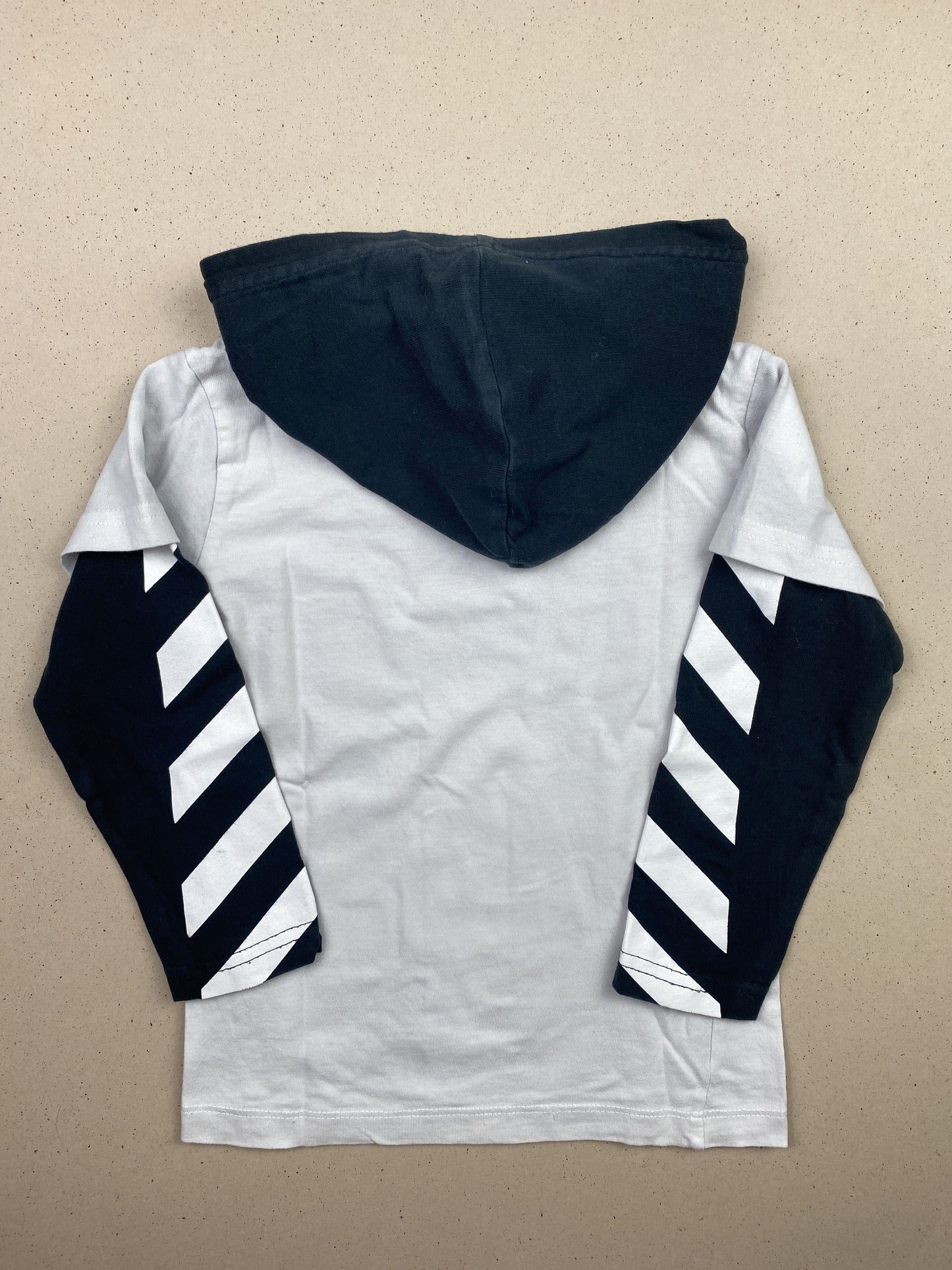 T-shirt manica lunga con cappuccio