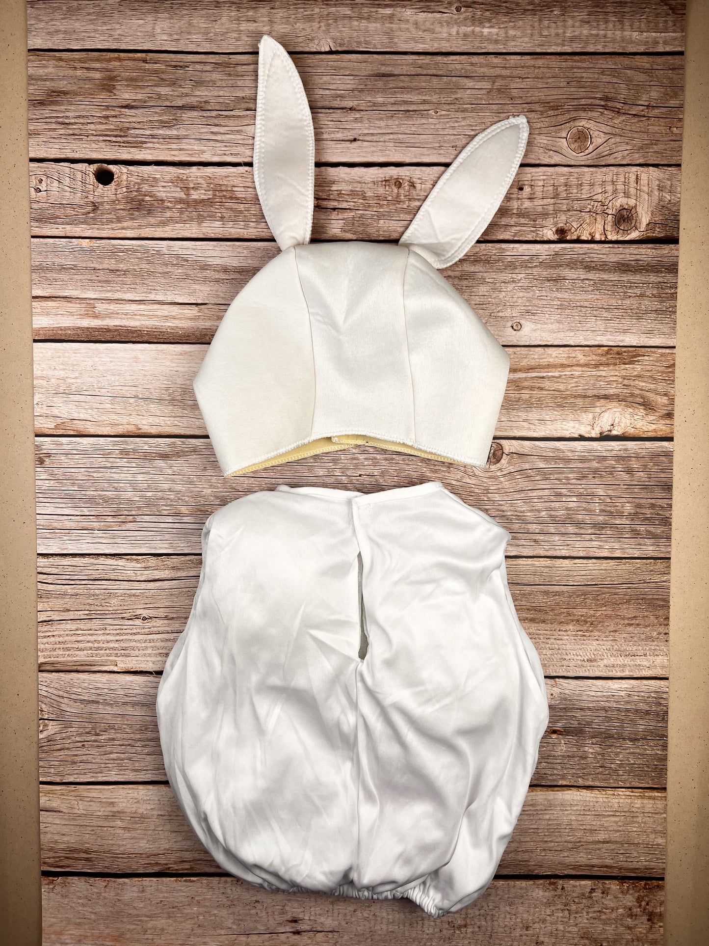 Vestito senza manica e cappello