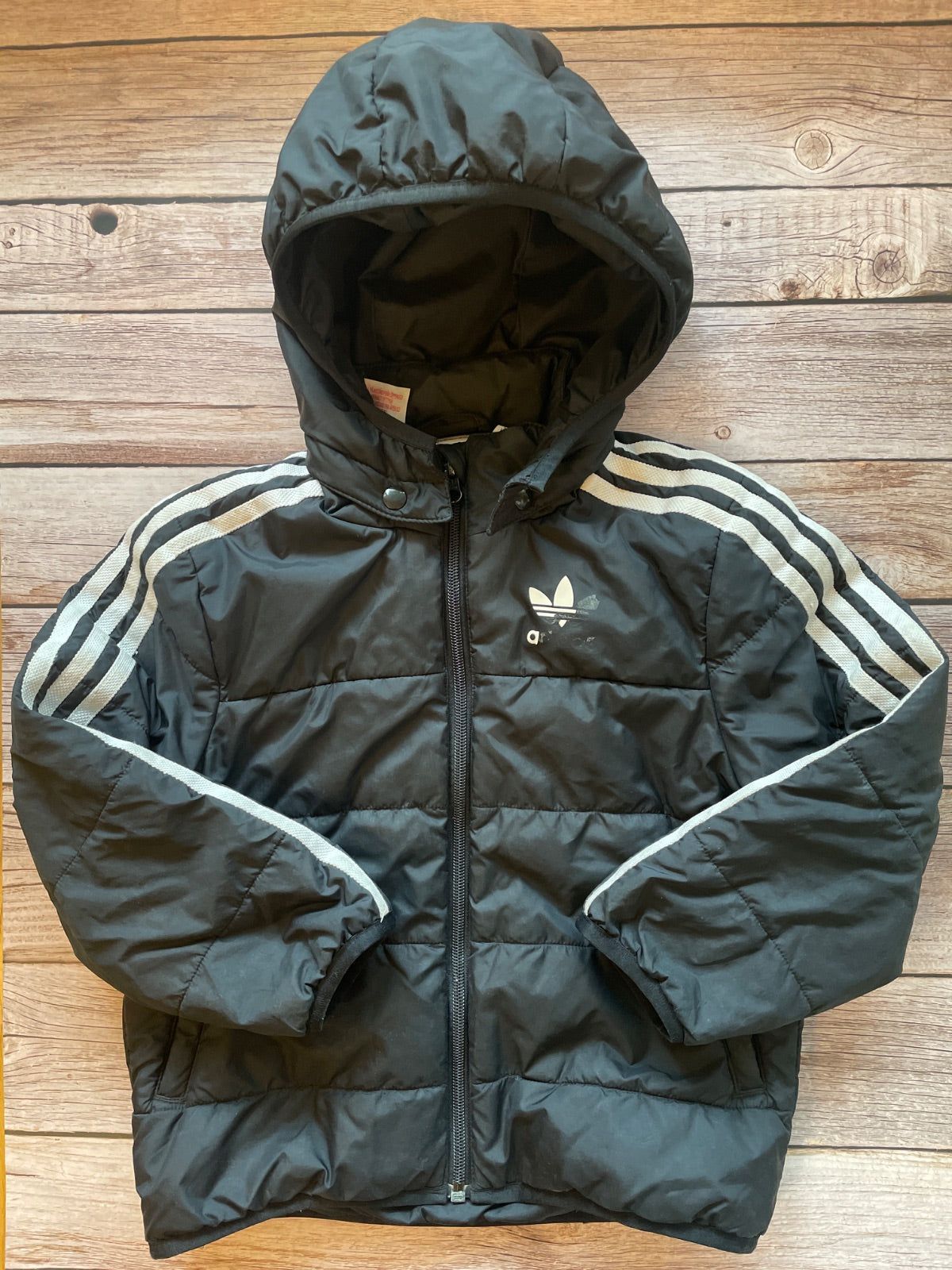 Giacca Piumino Adidas Nera con Cappuccio e Tre Strisce