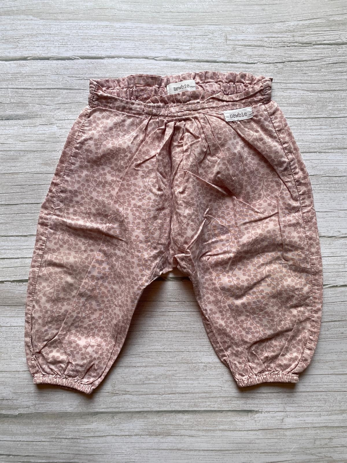 Pantaloni neonata rosa con fantasia floreale