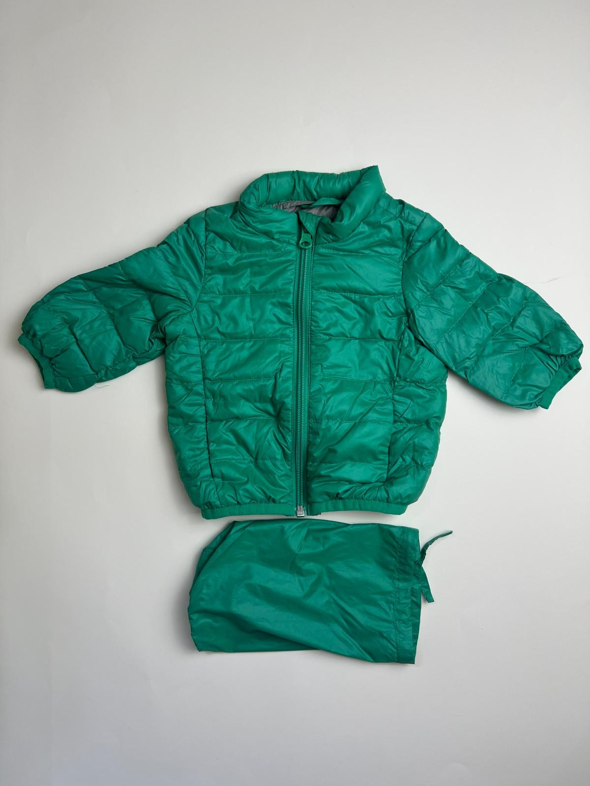 Piumino leggero verde con sacca