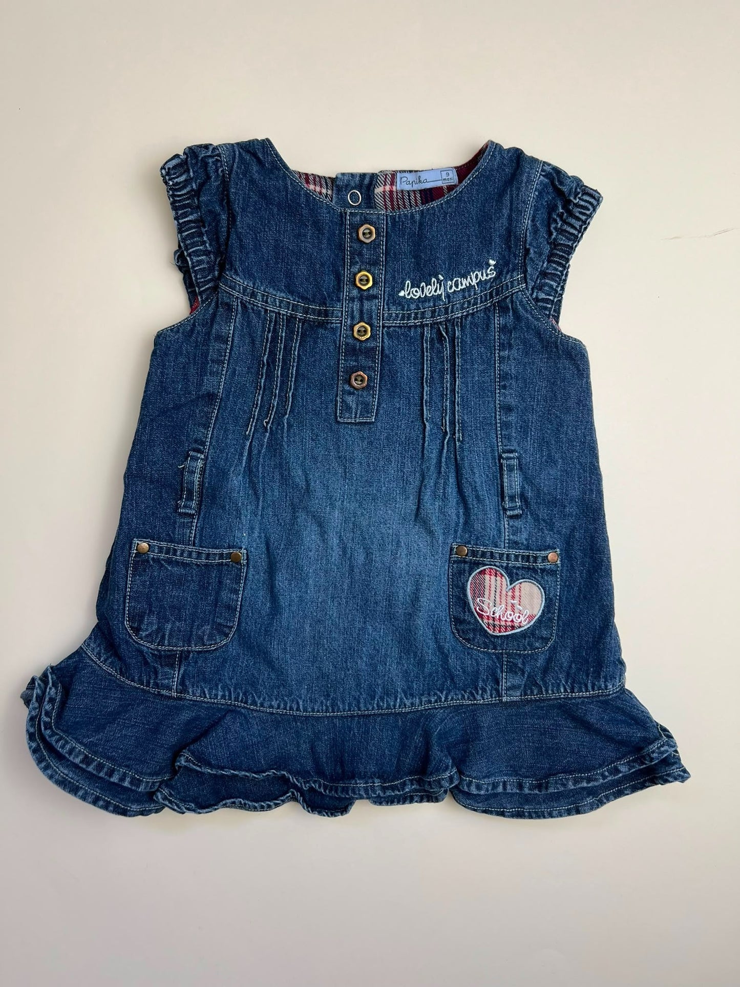Vestito in denim per bambina con ricamo e balze