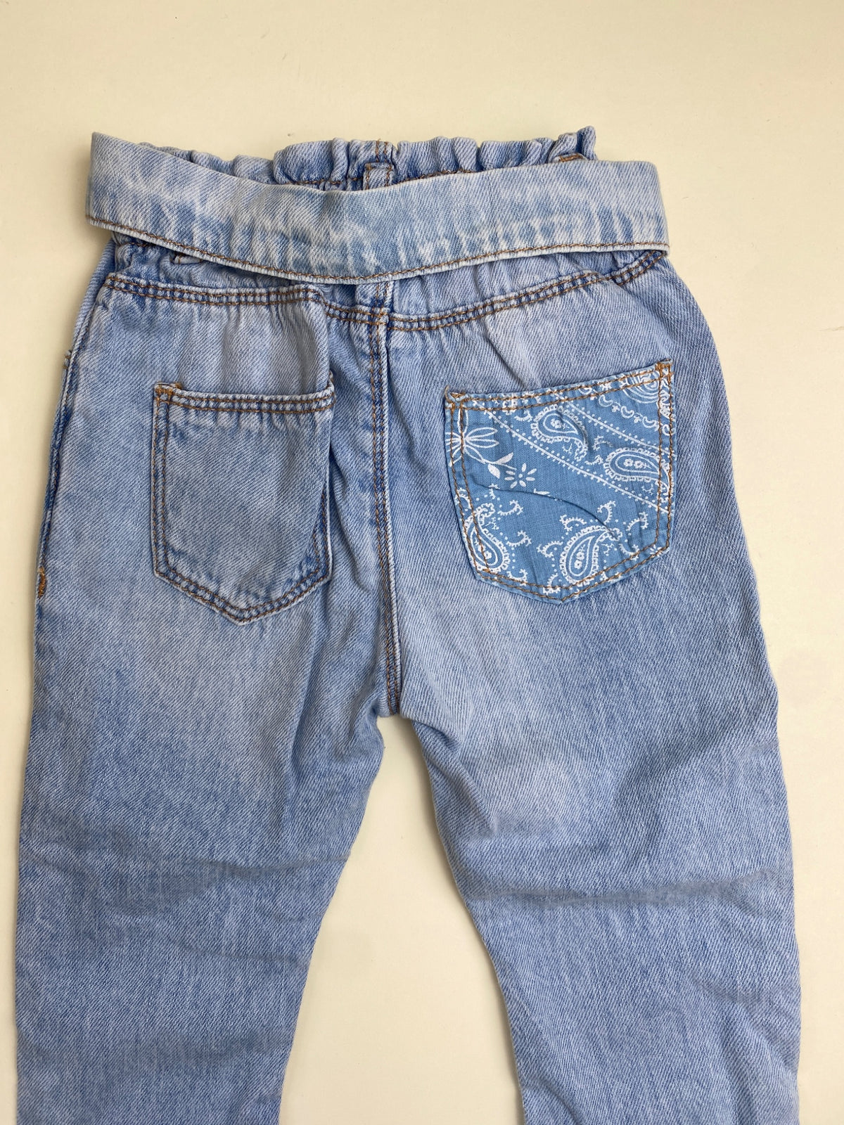 Jeans Bambina con Vita Paperbag e Cintura in Denim