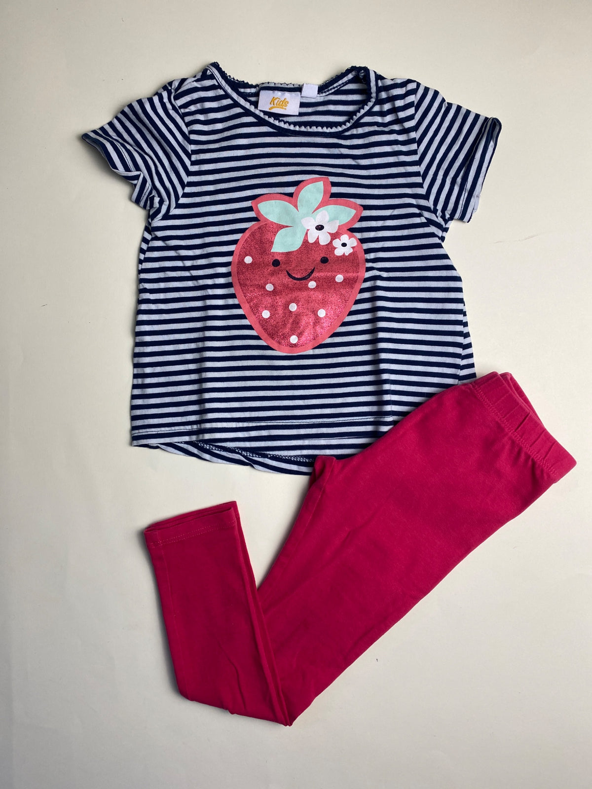 Completo Bambina Maglietta a Righe Fragola e Leggings Fucsia