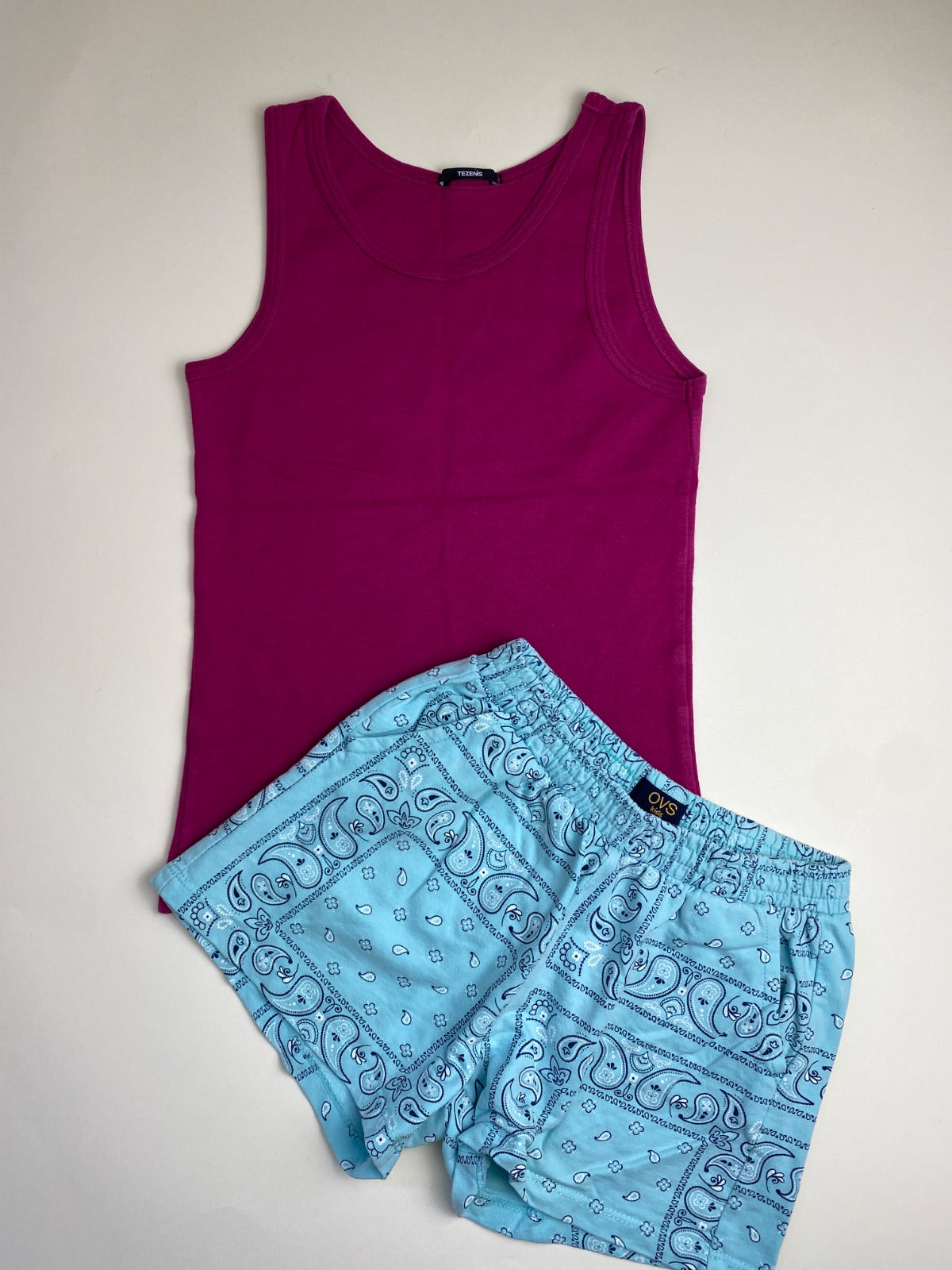 Completo Canotta Fucsia e Shorts Azzurri Stampa Bandana
