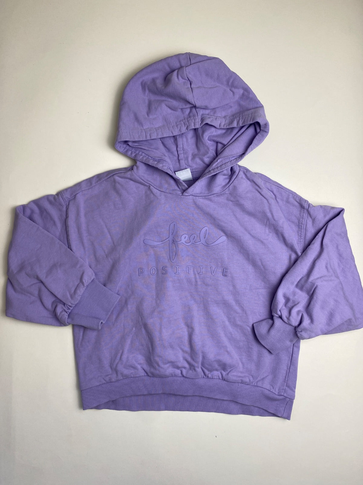 Felpa con cappuccio viola chiaro "feel POSITIVE"