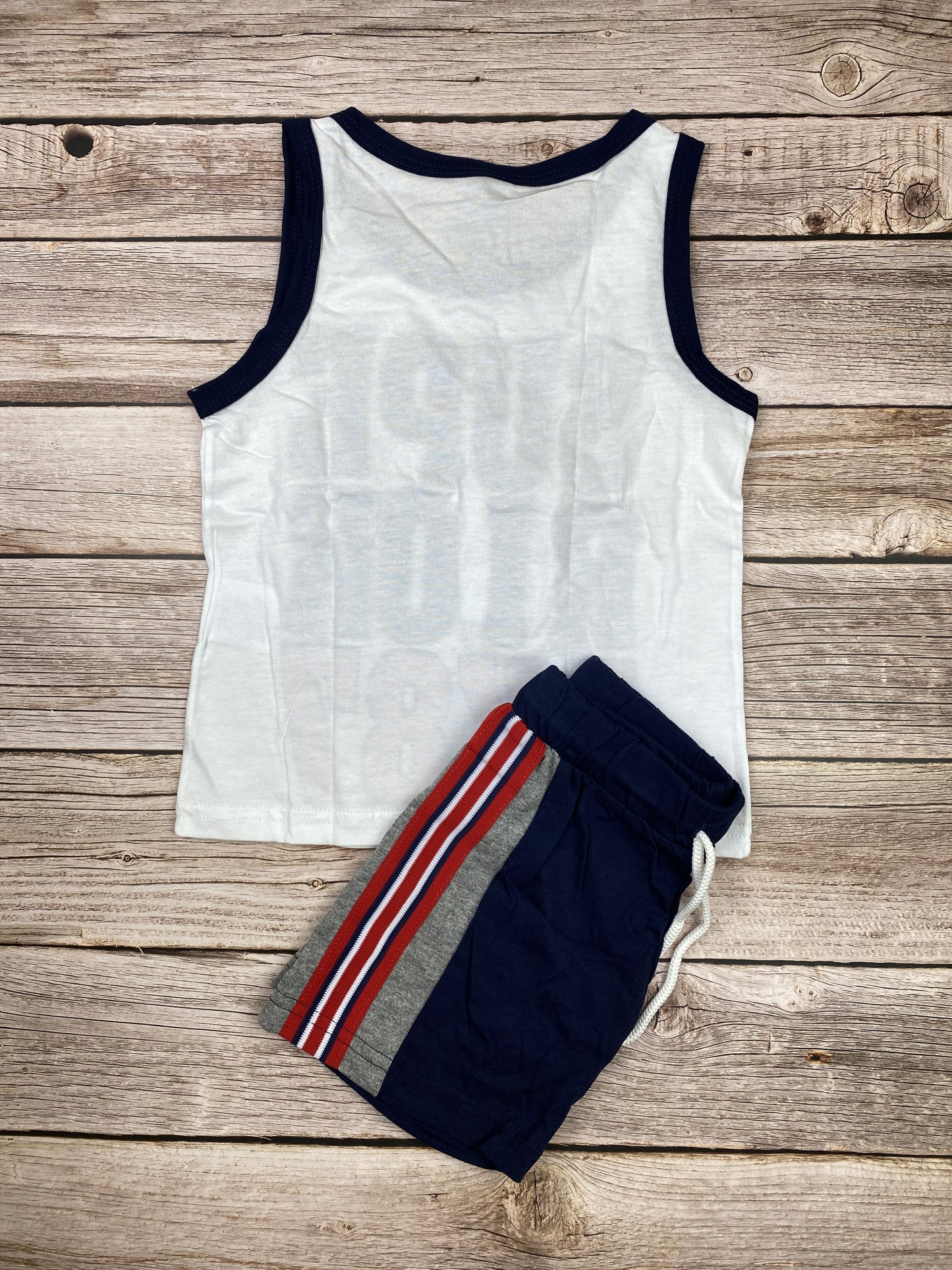 Set t-shirt senza manica e pantaloncini