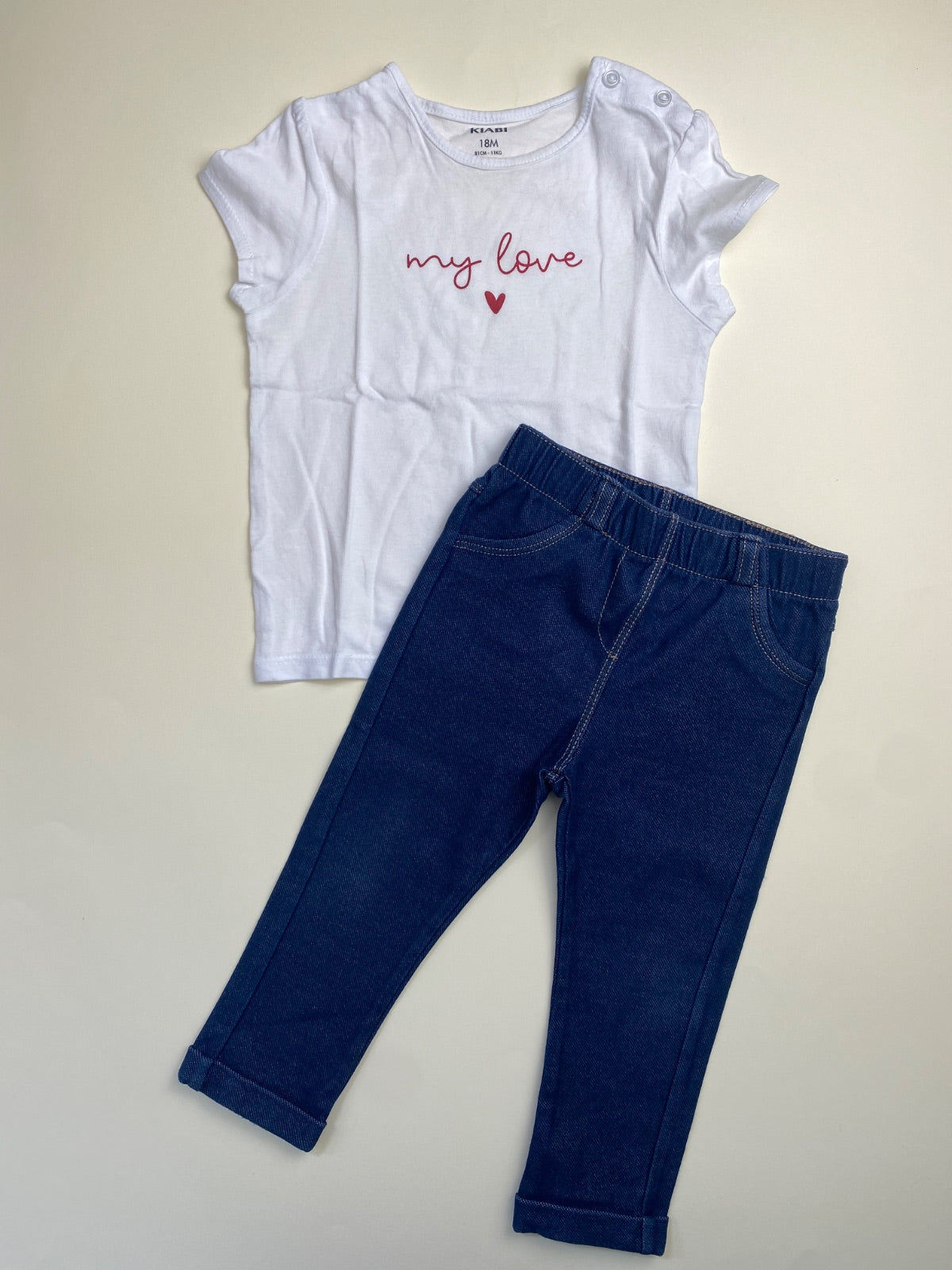 Completo t-shirt e leggings in jeans