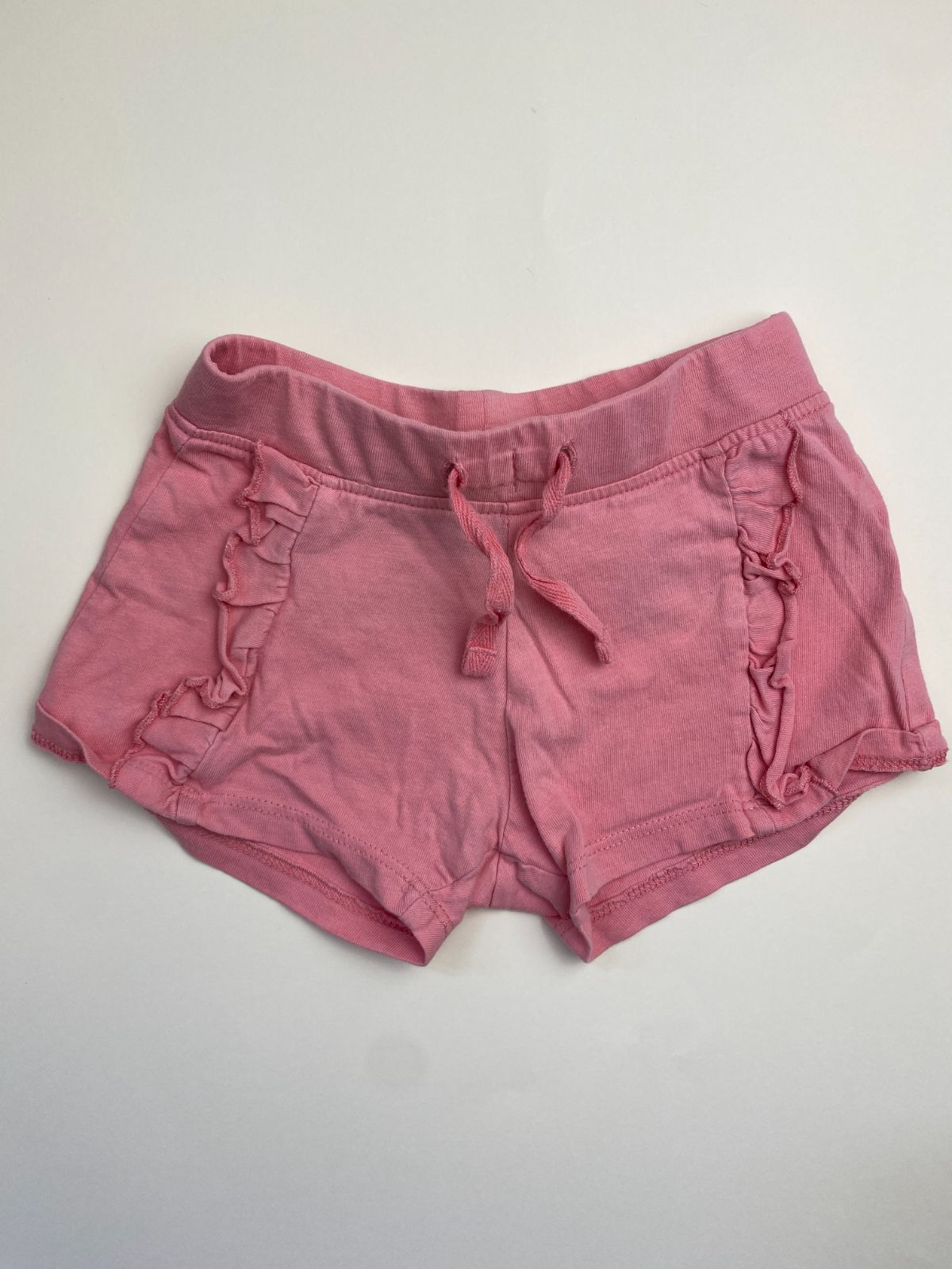 Shorts rosa con volant
