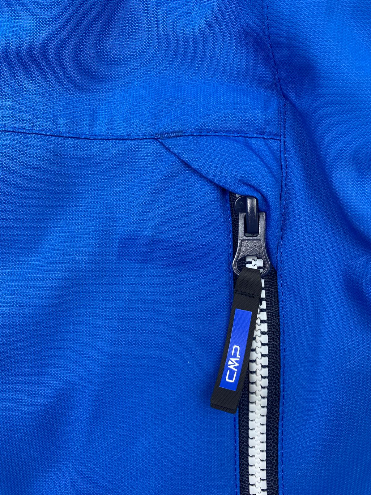 Giacca con cappuccio staccabile