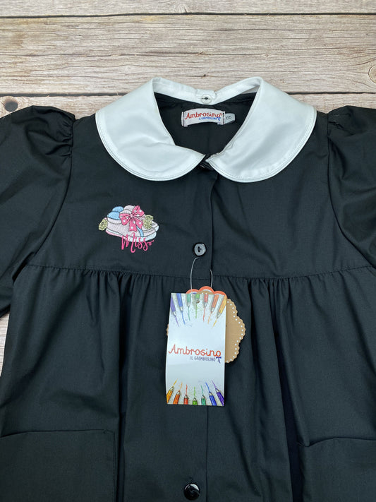 Grembiule nero con ricamo