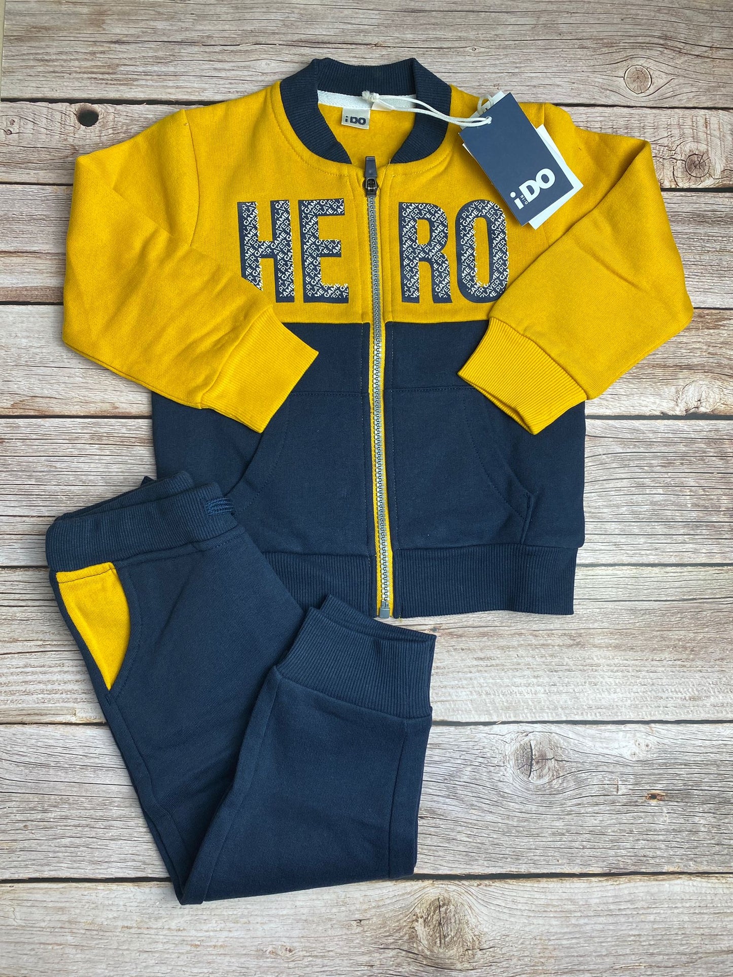 Set felpa con zip e pantalone