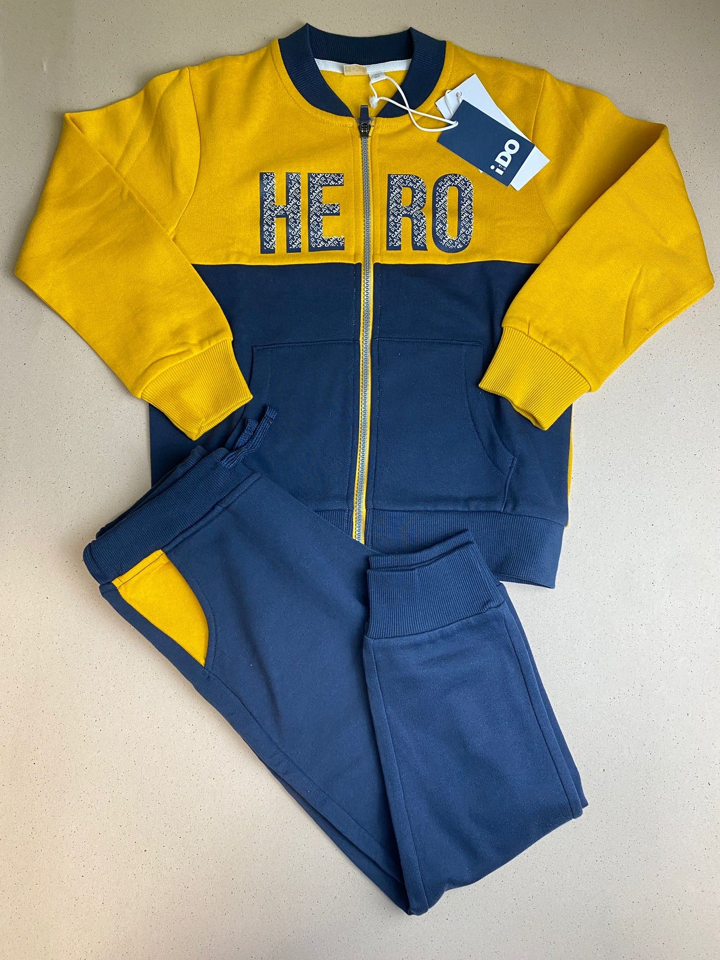 Set felpa con zip e pantalone