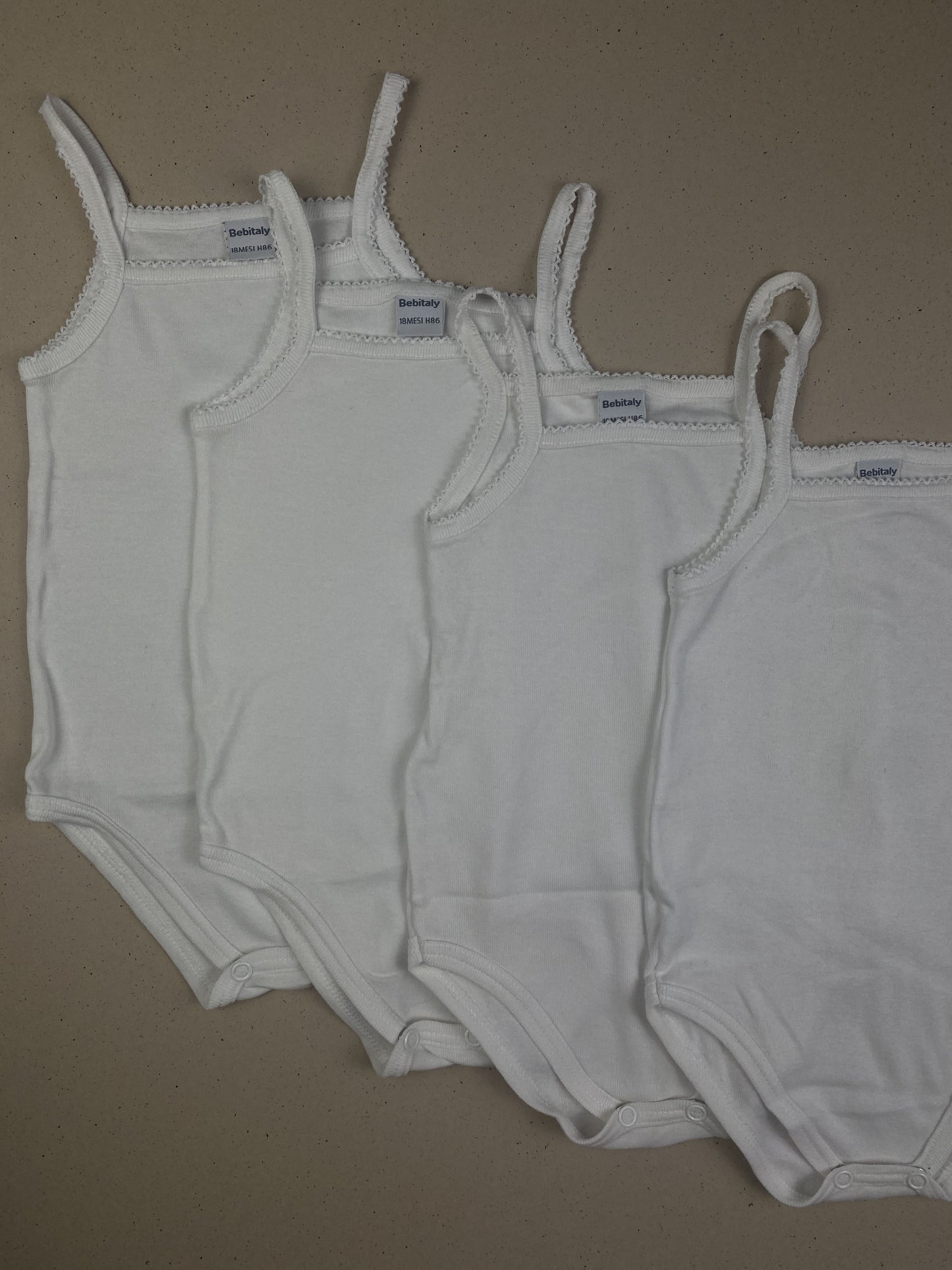 Set quattro body senza manica