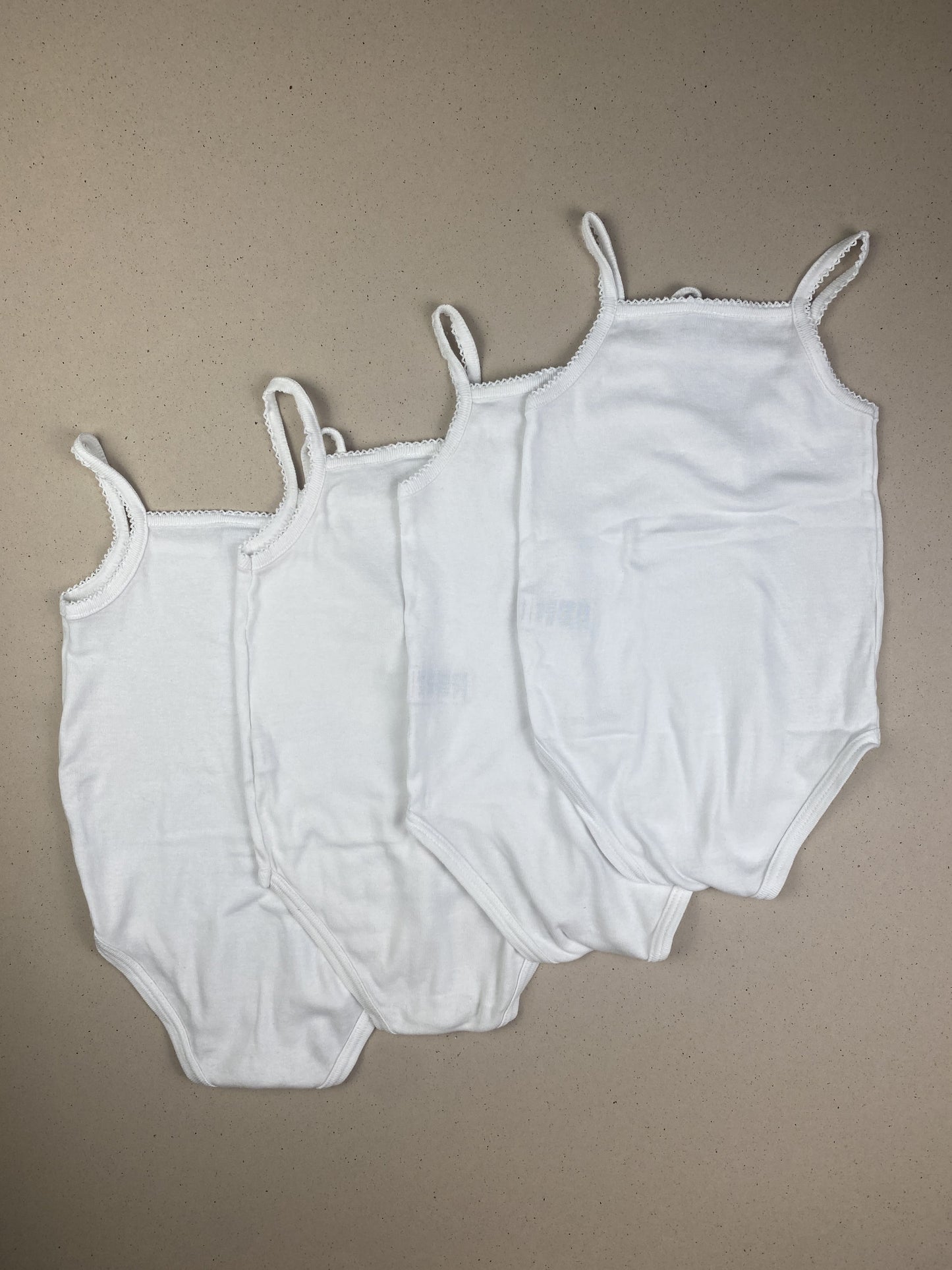 Set quattro body senza manica