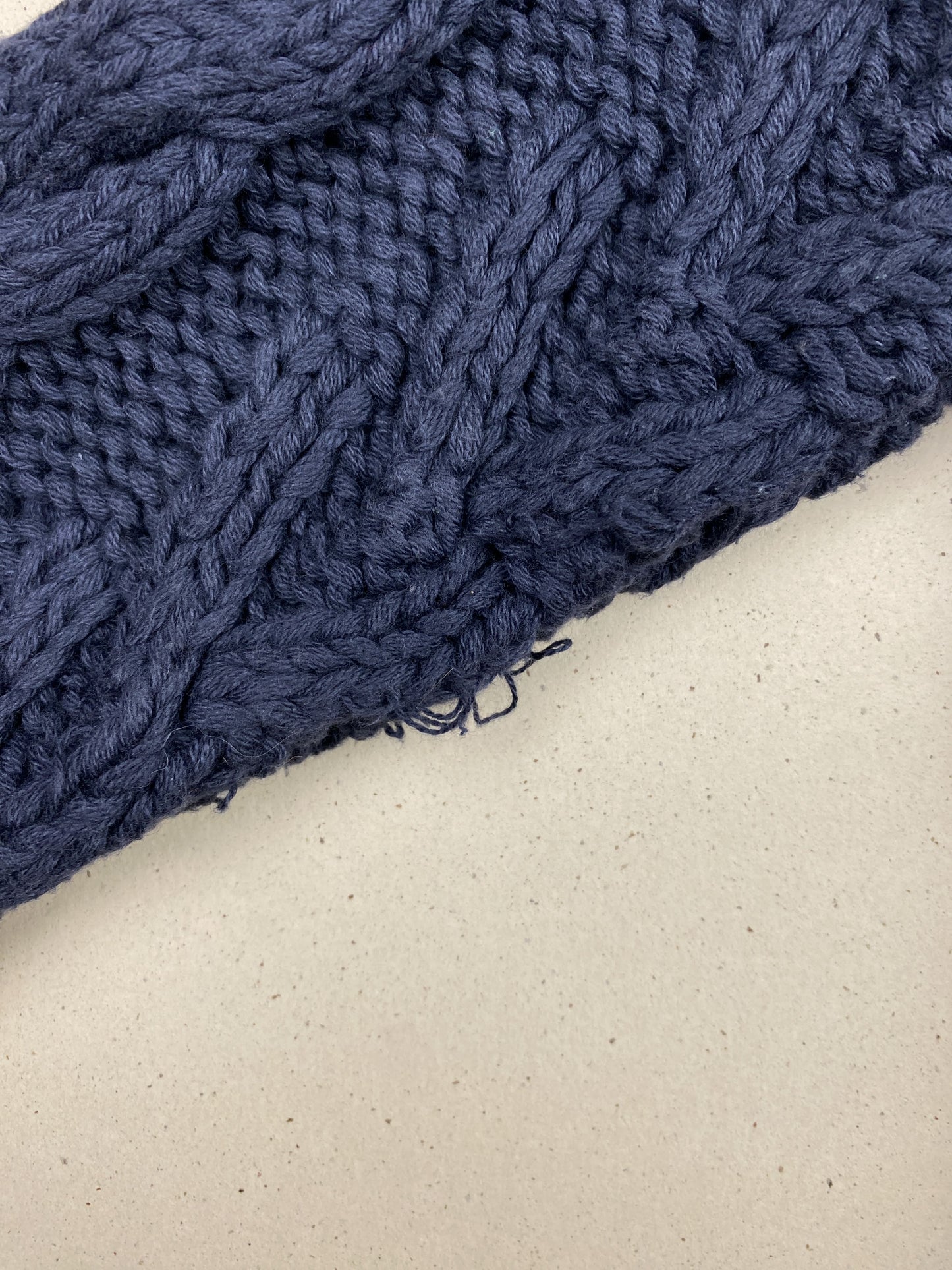 Maglione con zip e cappuccio