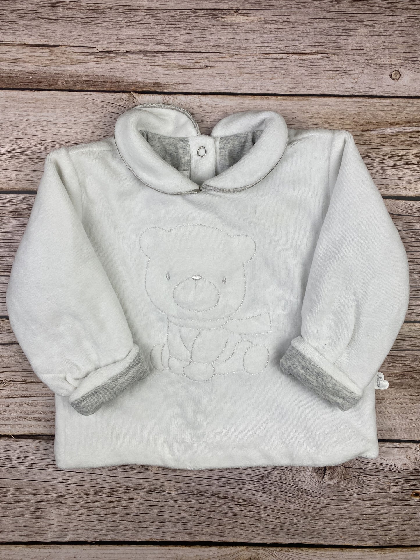 Felpa con bottoncini sul retro