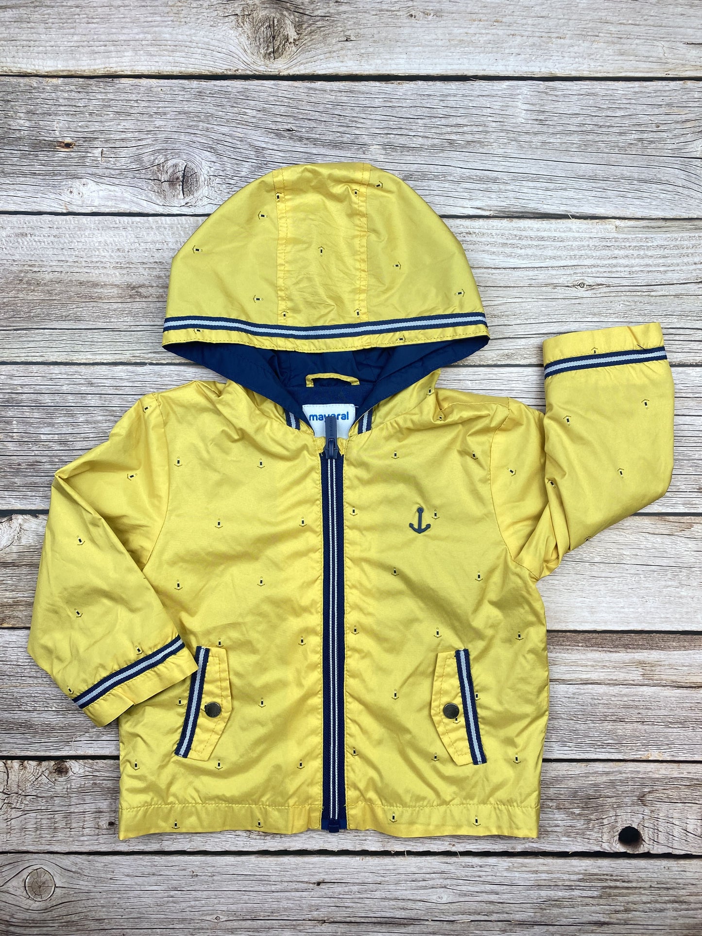 Giacca con zip e cappuccio
