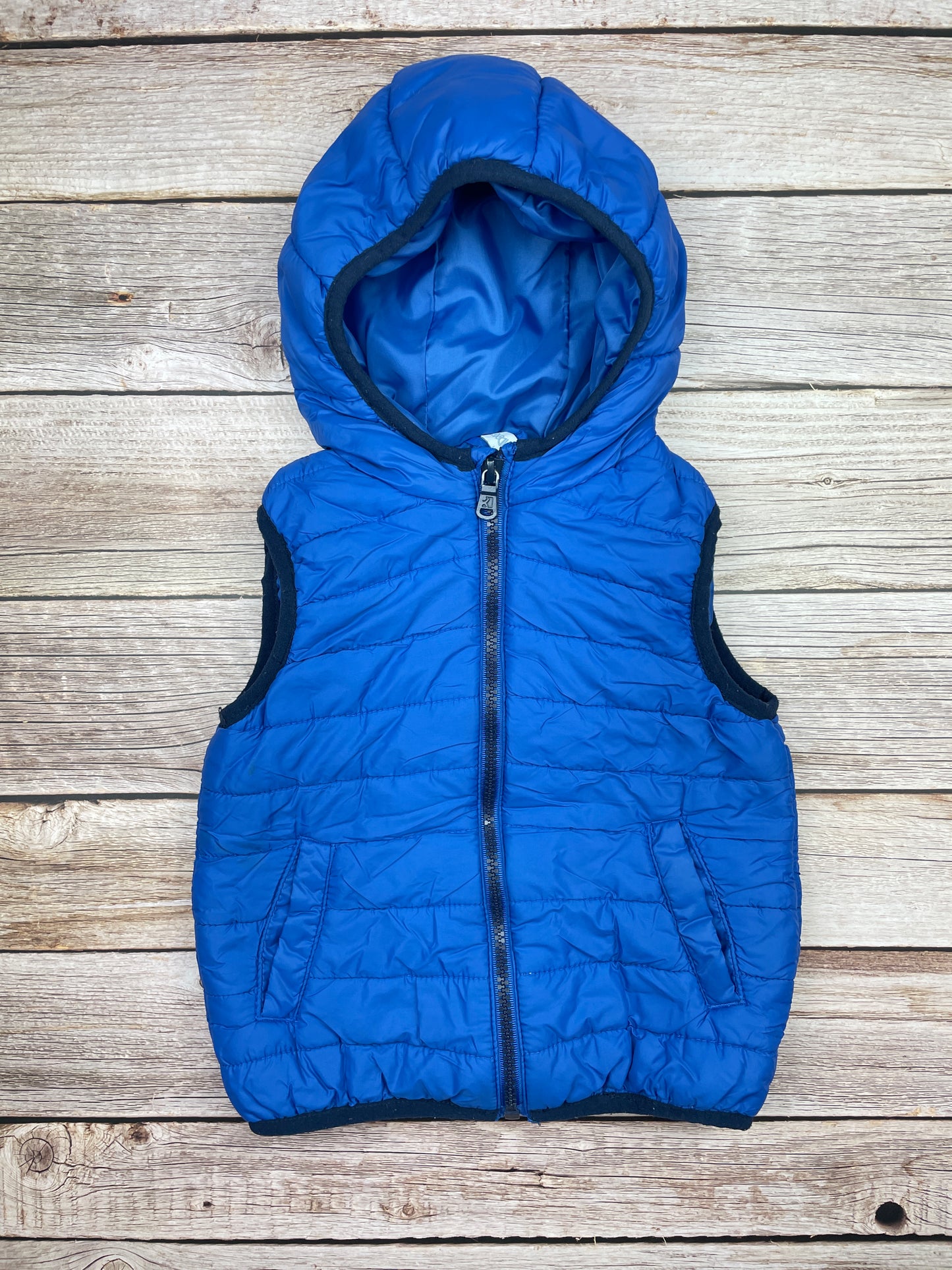 Gilet trapuntato con cappuccio