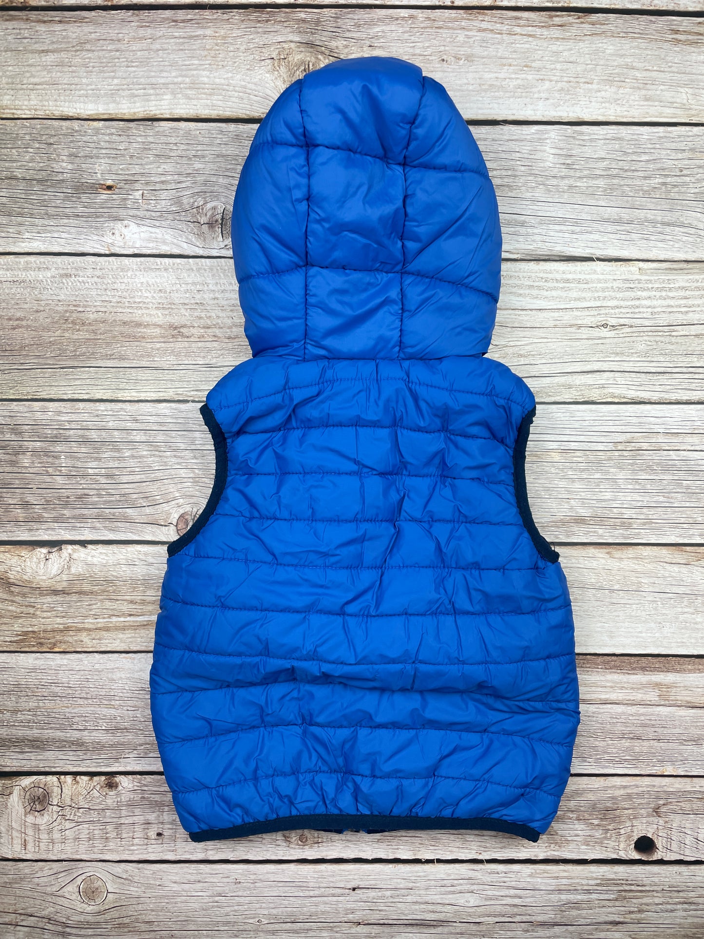 Gilet trapuntato con cappuccio