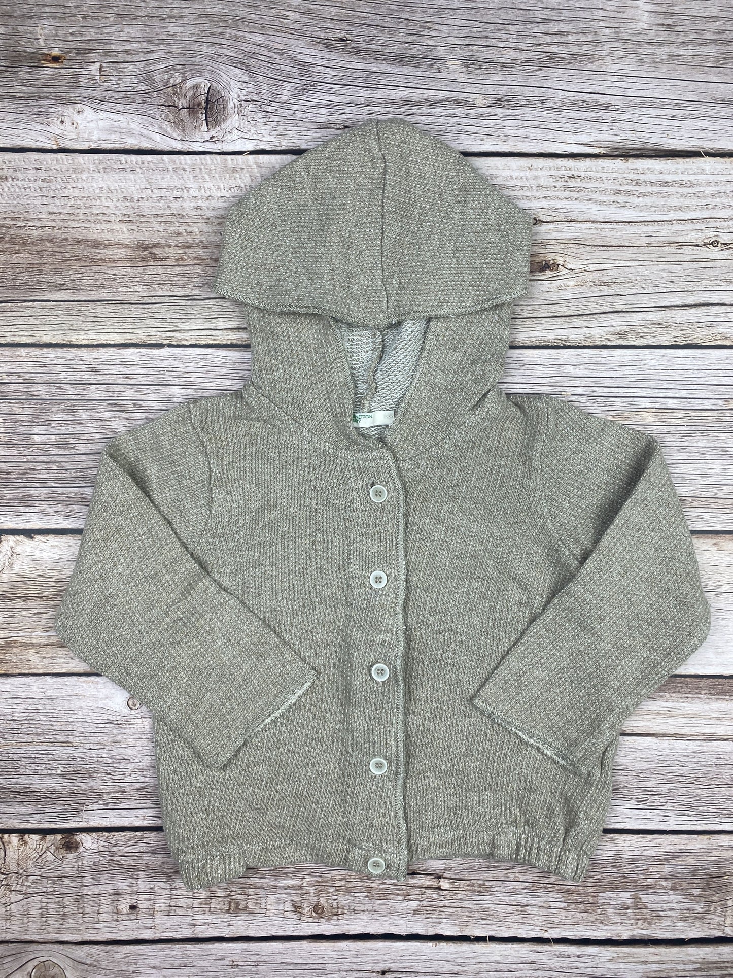 Maglione con cappuccio e bottoncini