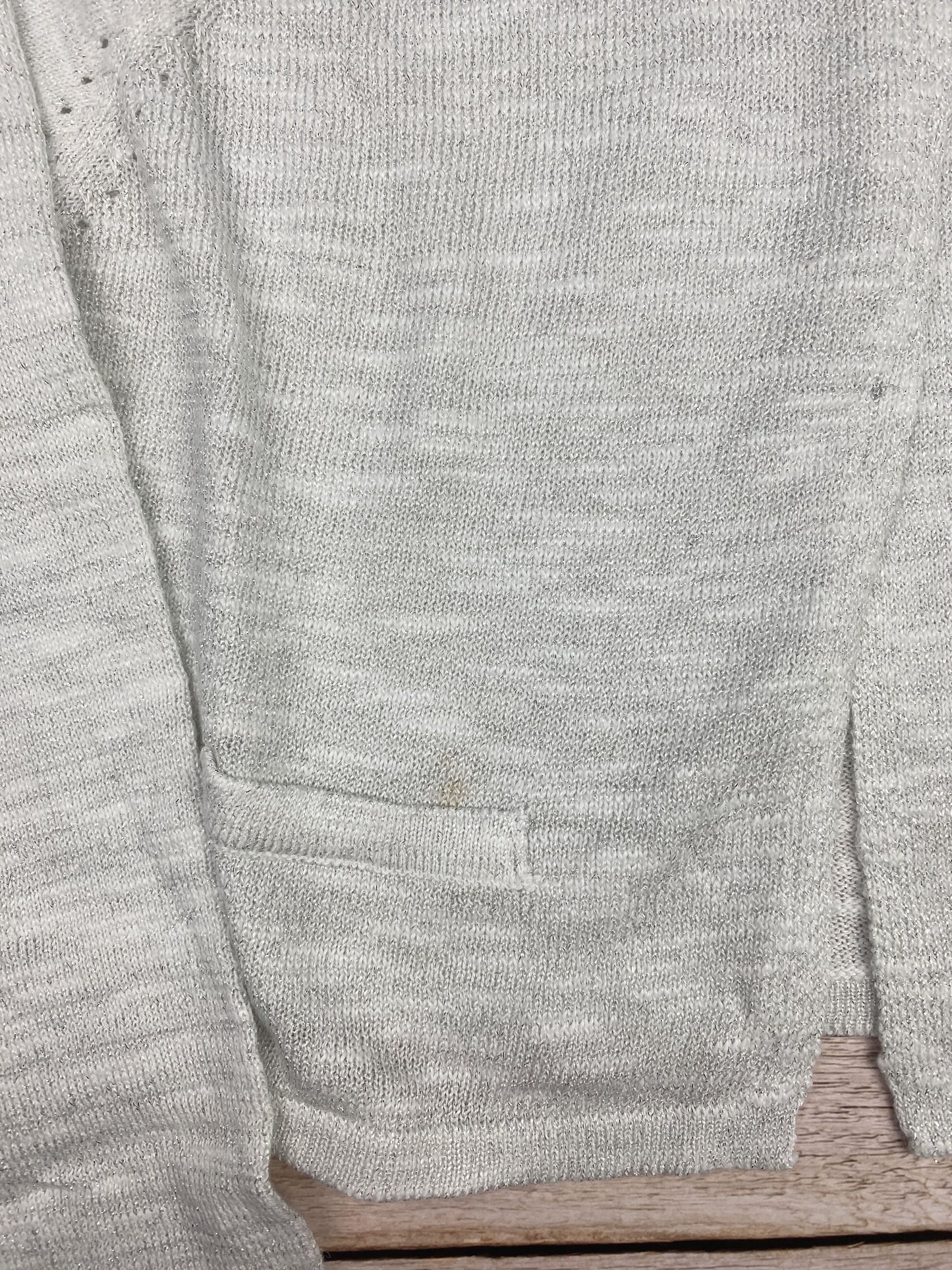 Maglione girocollo con bottoncino