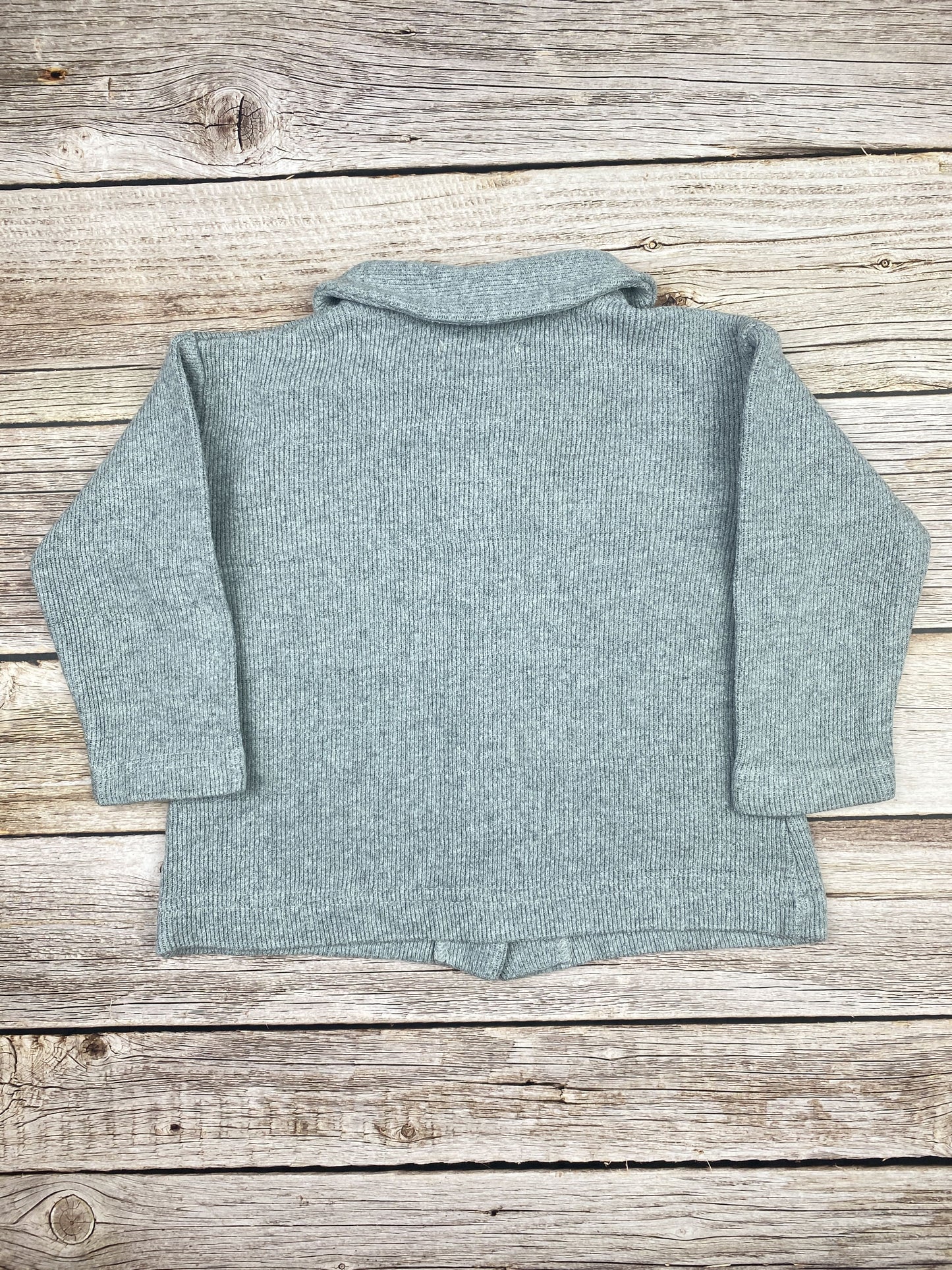Maglione con bottoni e colletto