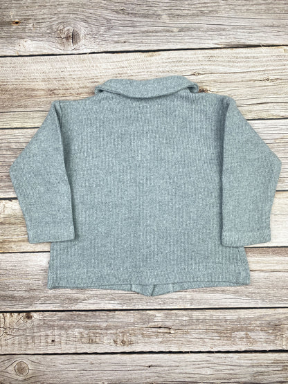 Maglione con bottoni e colletto