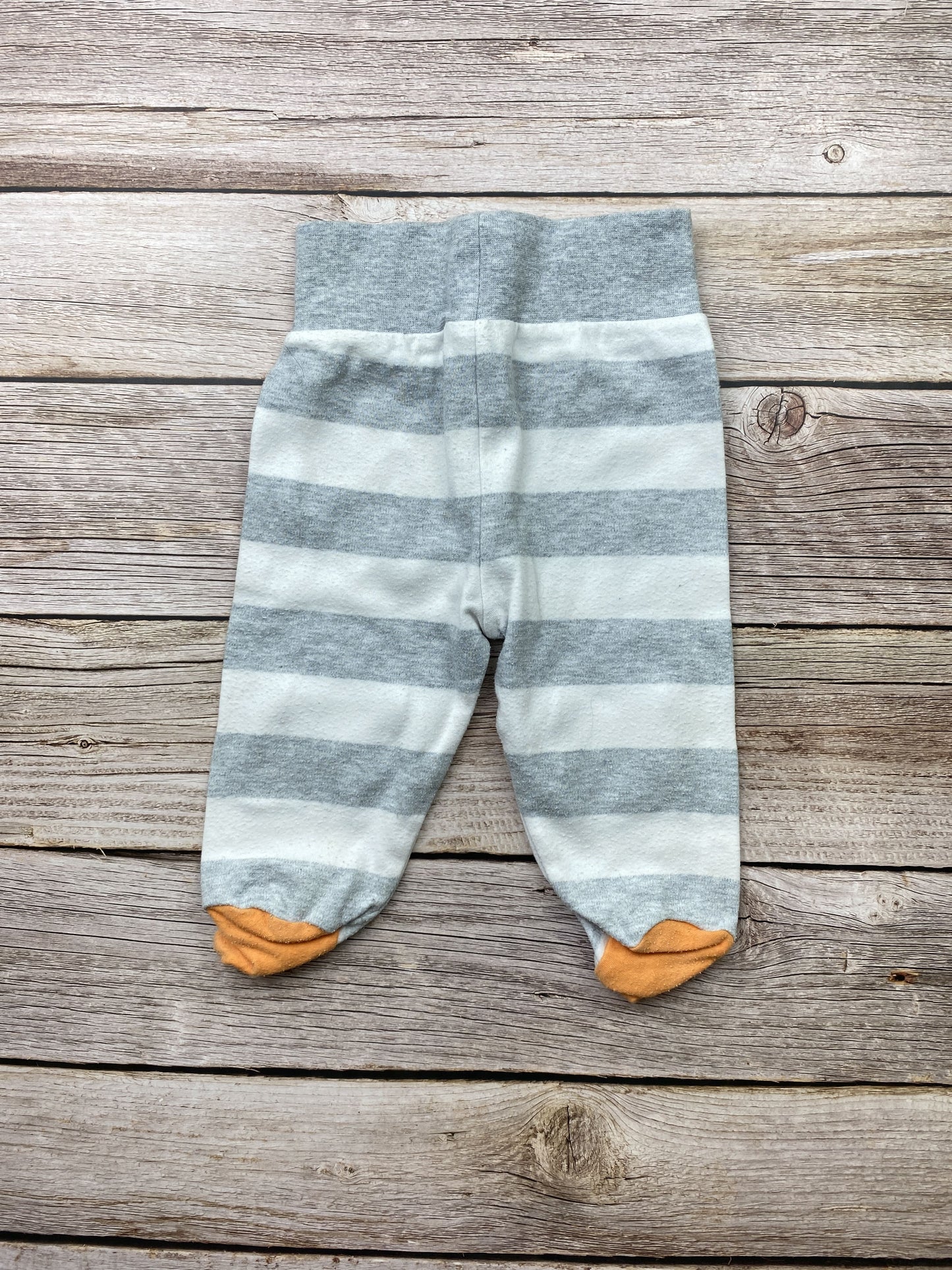 Pantalone con piedini
