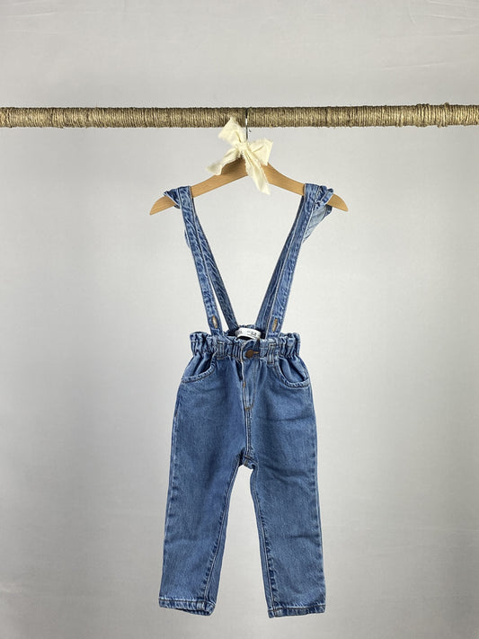 Pantalone in jeans con bretelle