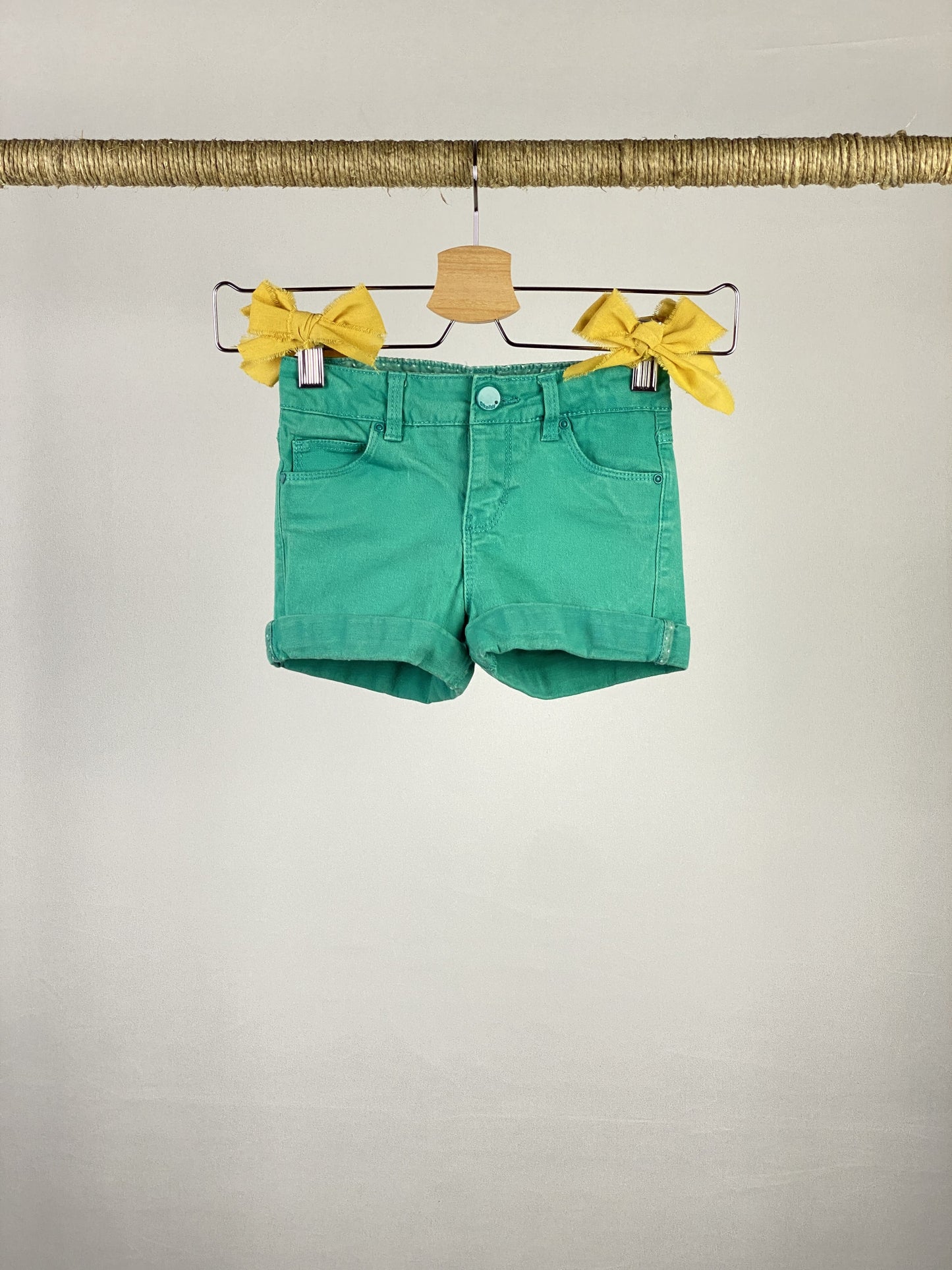Pantaloncino in jeans colorato