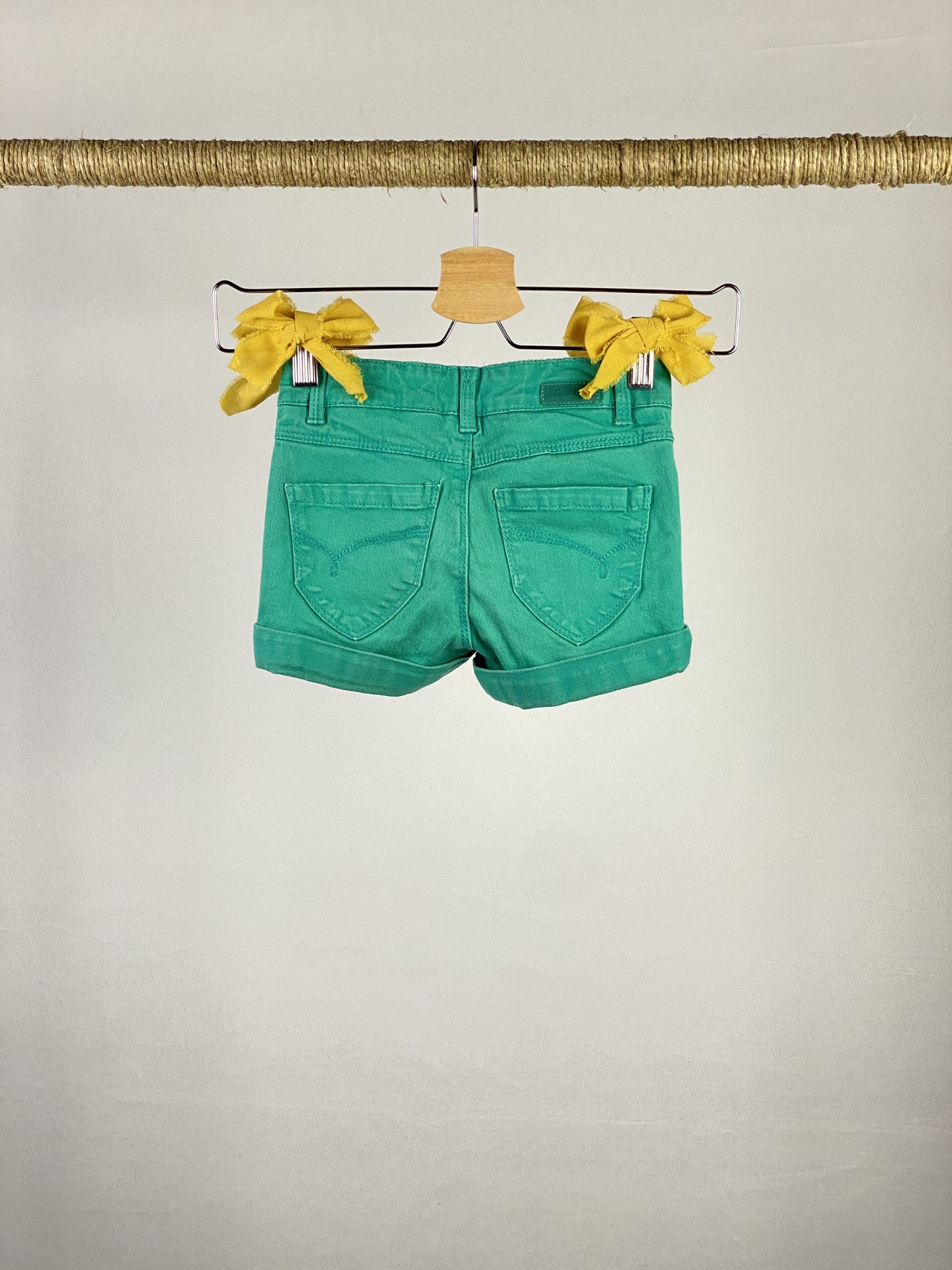 Pantaloncino in jeans colorato