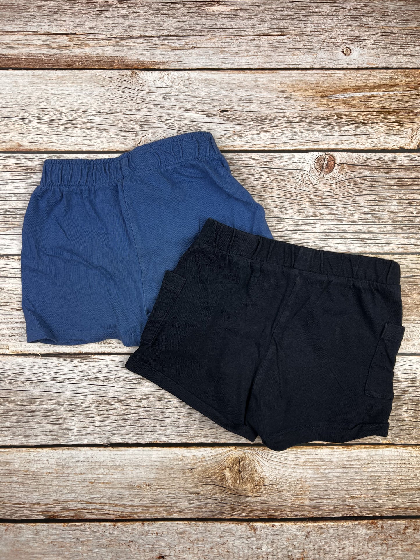 Set due pantaloncini